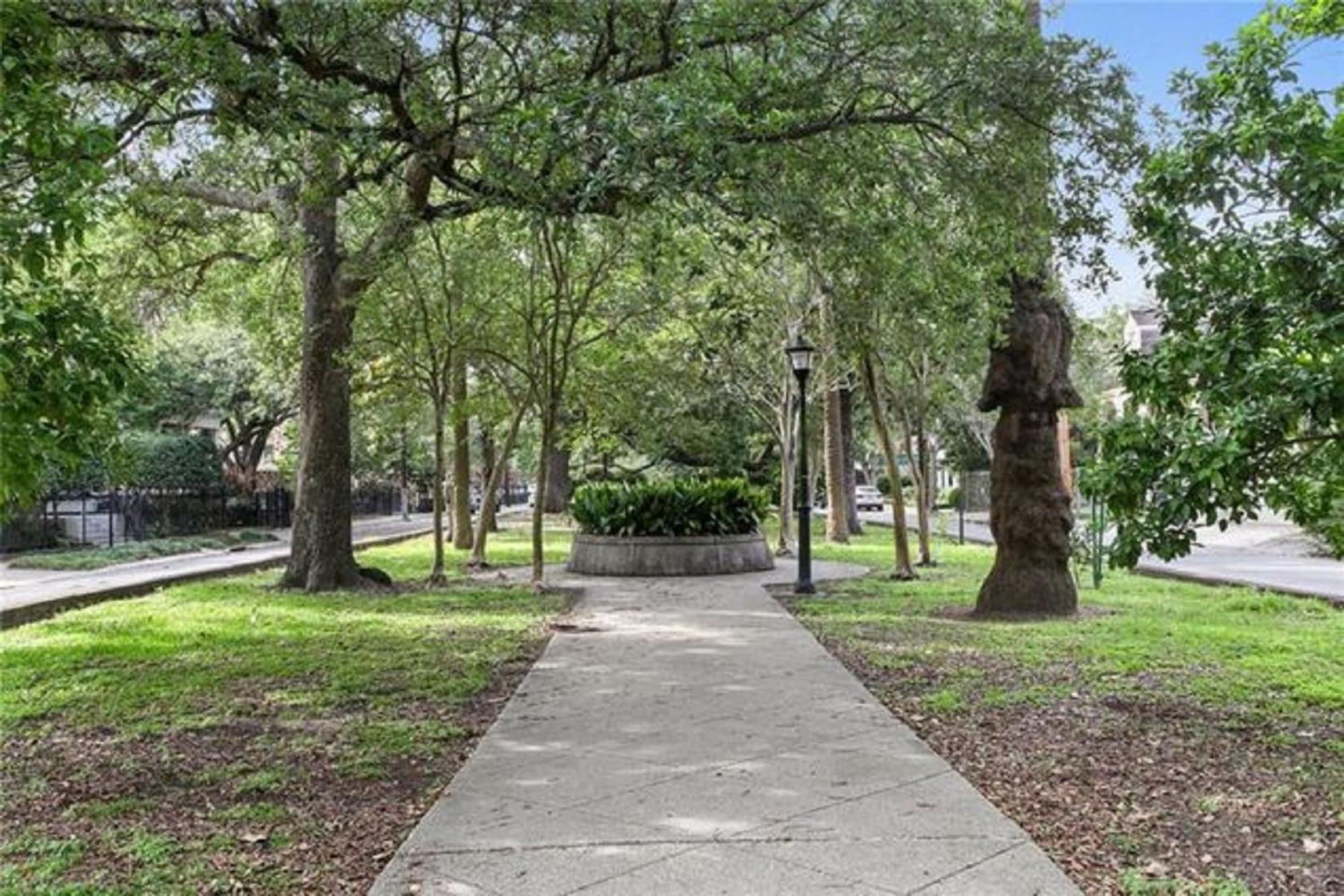 Apartment 4br With Luxury Amenities *
