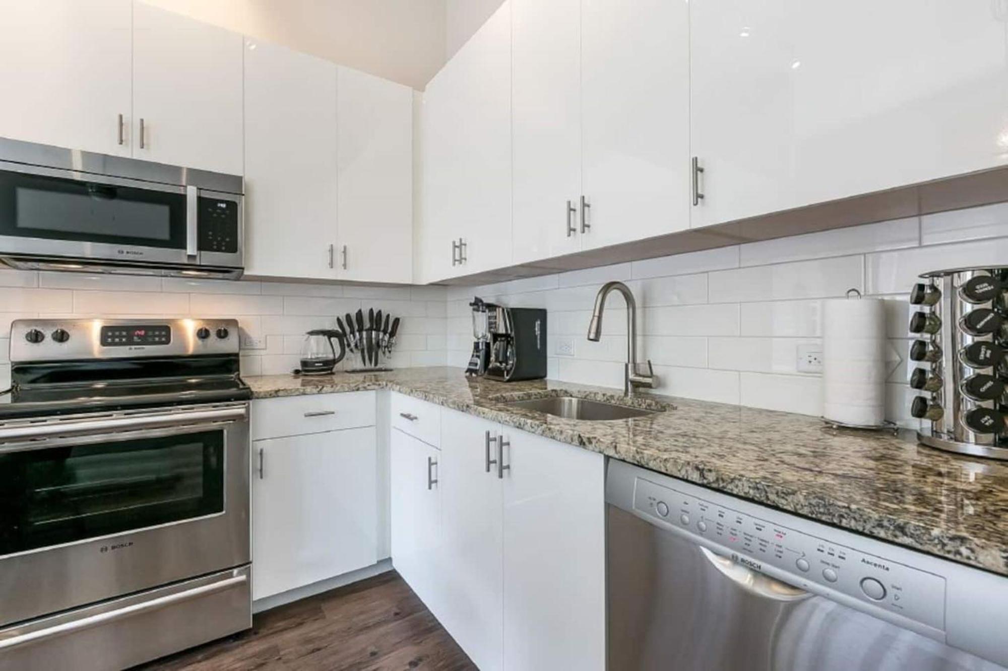 Stylish 1-bed Just Moments Away From The Charming French Quarter Apartment New Orleans