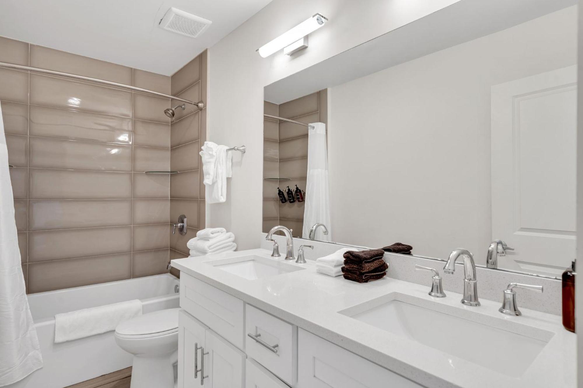 Hotel 1 Bedroom In The Fq- Free Parking And Balcony!