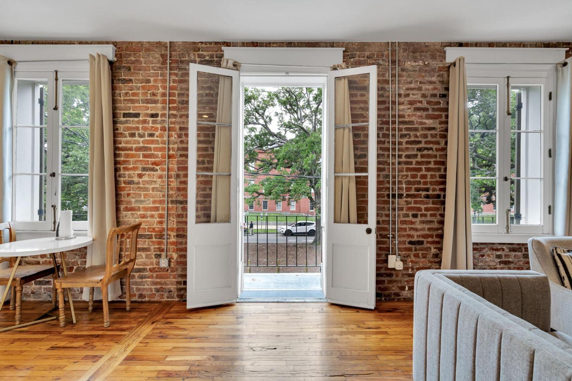 1 Bedroom In The Fq- Free Parking And Balcony! Hotel *