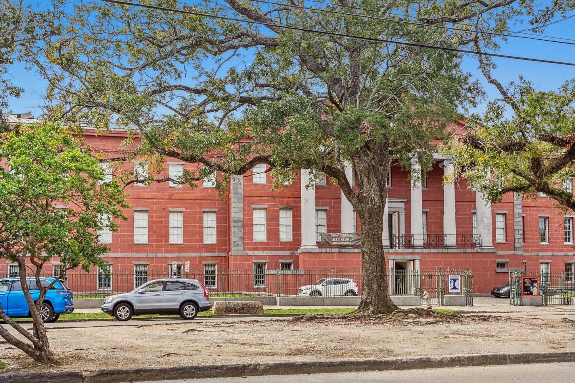 1 Bedroom In The Fq- Free Parking And Balcony! Hotel
