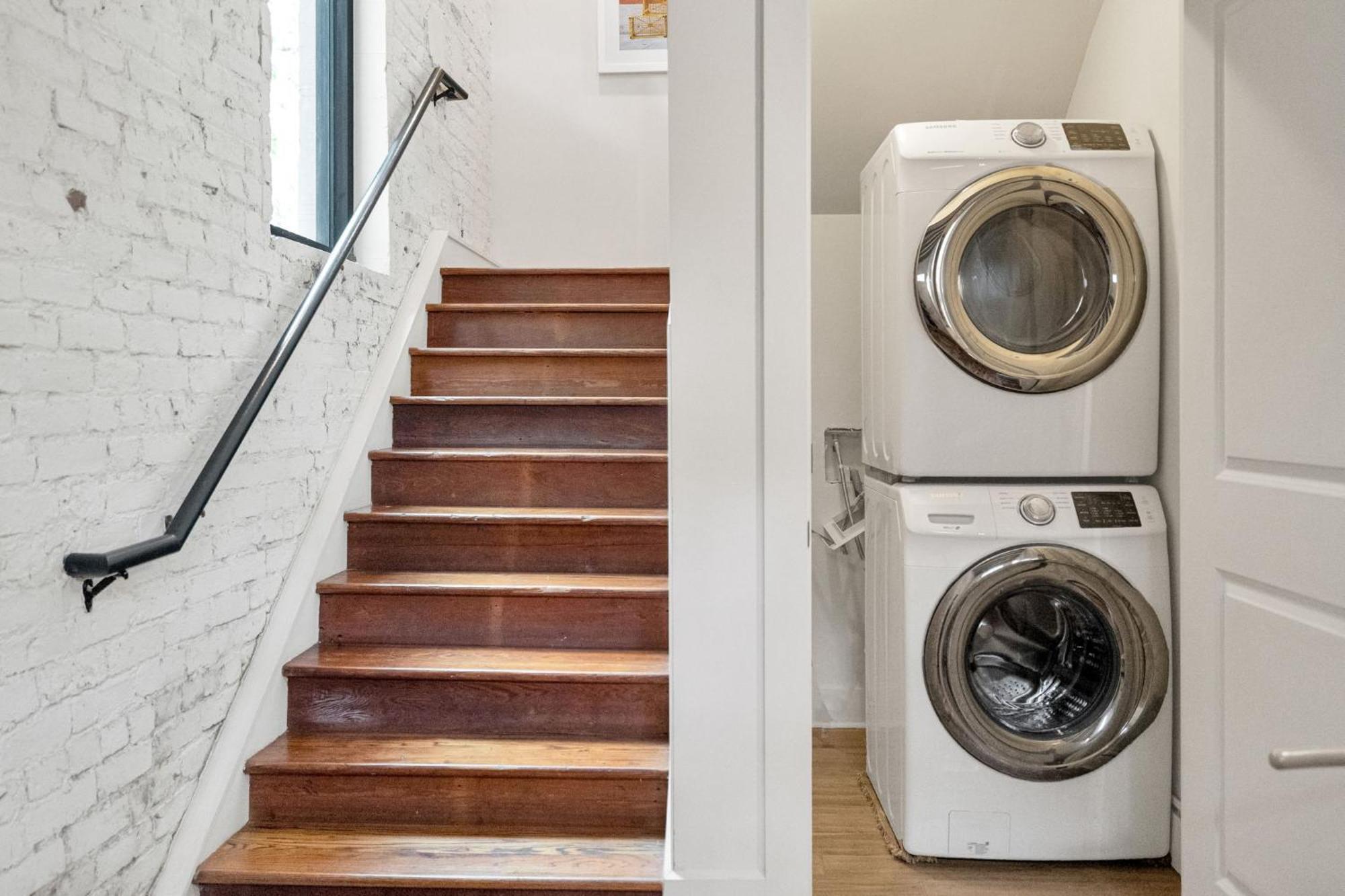 1 Bedroom In The Fq- Free Parking And Balcony!