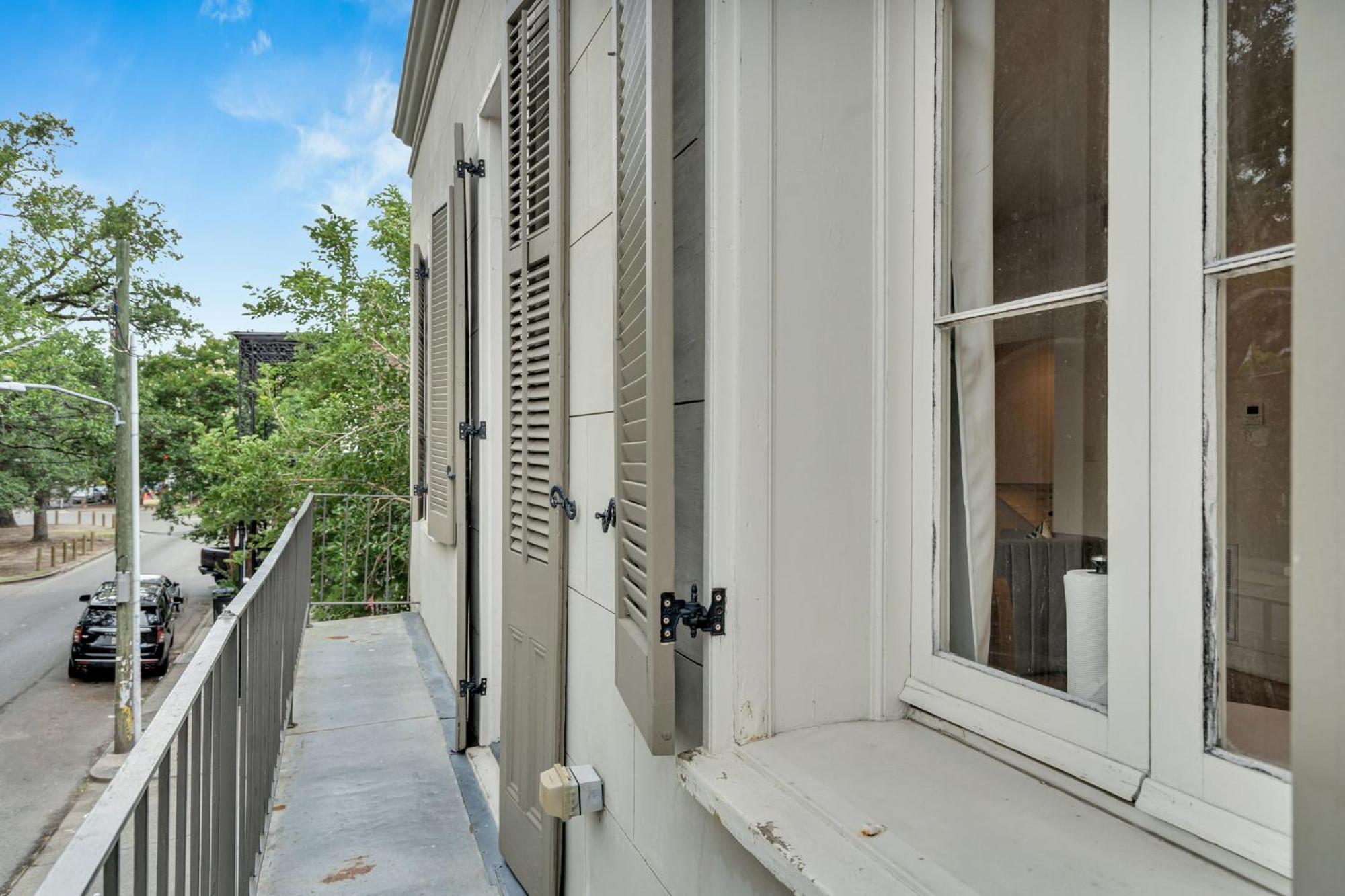 1 Bedroom In The Fq- Free Parking And Balcony! *
