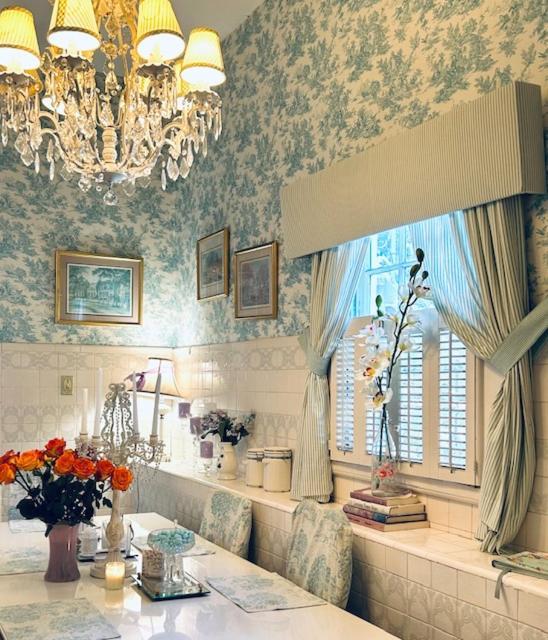 Holiday home The Elisabeth House Canal St Dollhouse, 6 Bedroom Streetcar Sleeps 14!