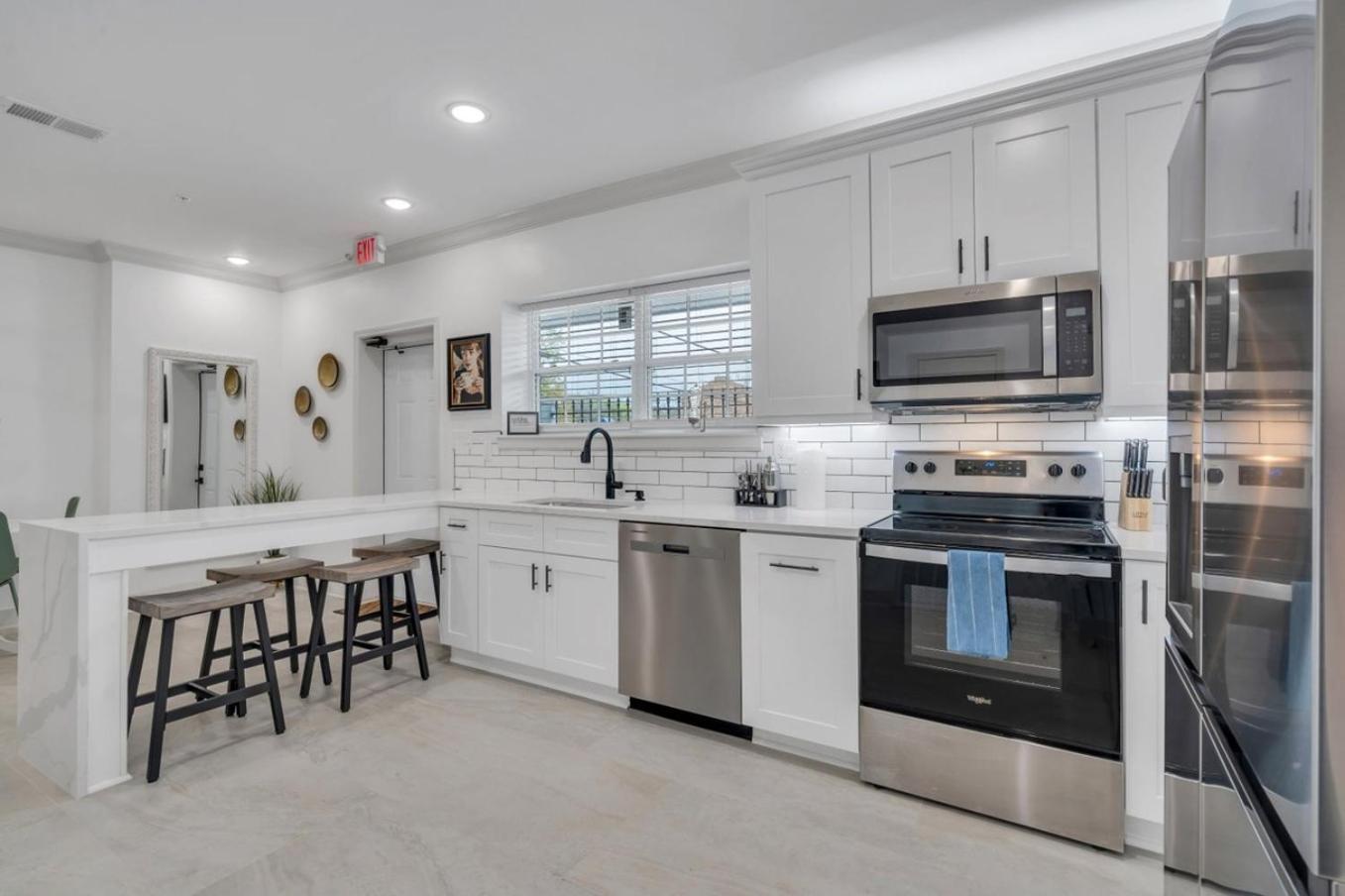 Sleeps 24-spacious Near Fq W Pool New Orleans