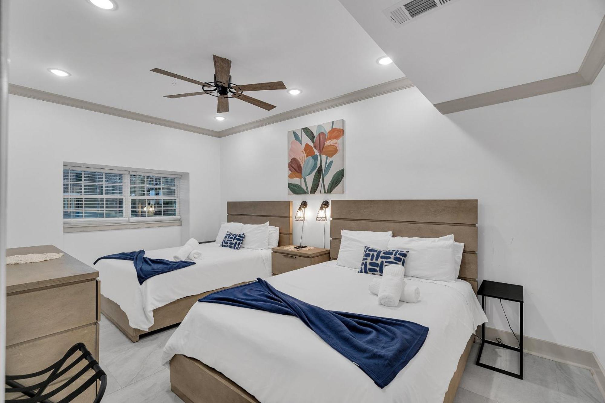 Hotel Sleeps 24-spacious Near Fq W Pool *
