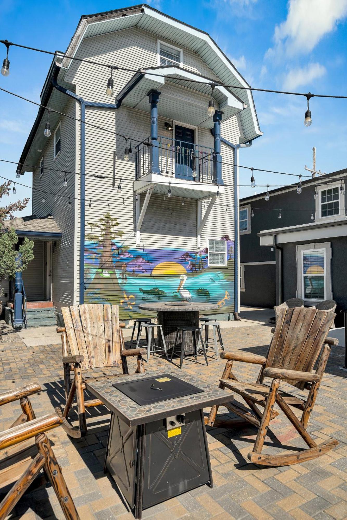 Sleeps 24-spacious Near Fq W Pool New Orleans