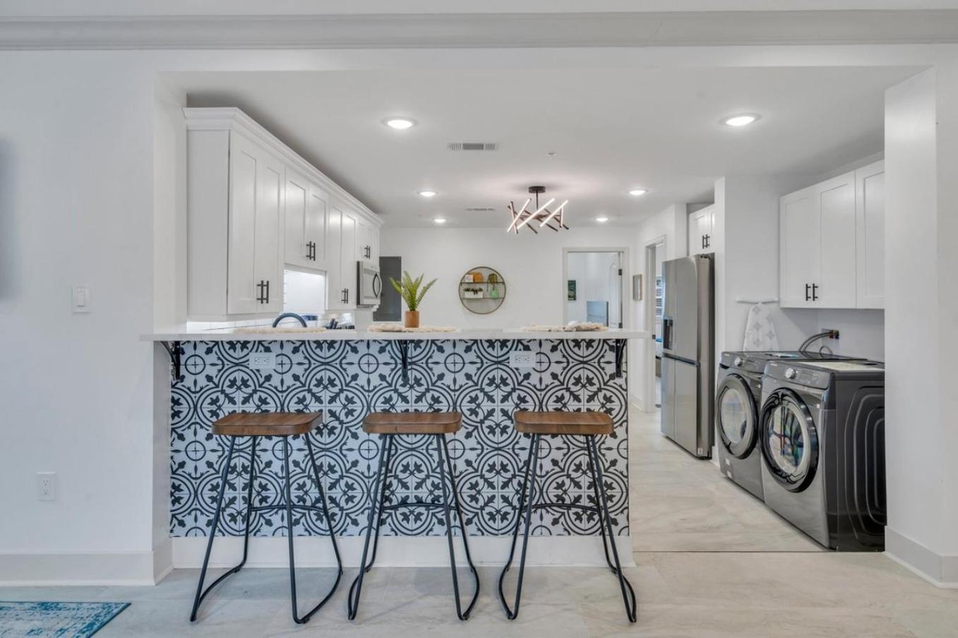 Hotel Sleeps 24-spacious Near Fq W Pool *
