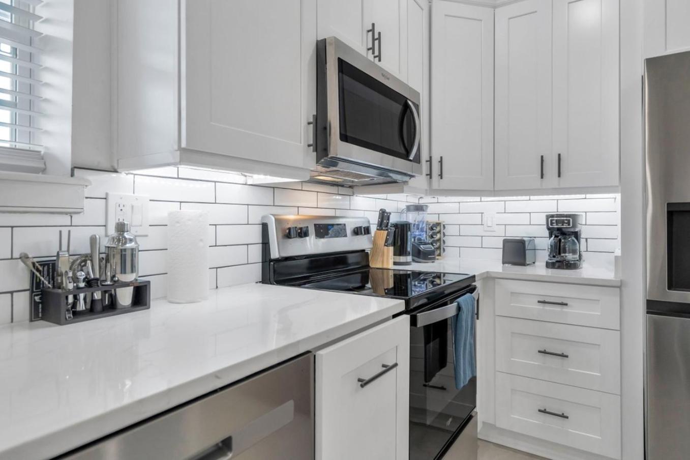 Sleeps 24-spacious Near Fq W Pool Hotel