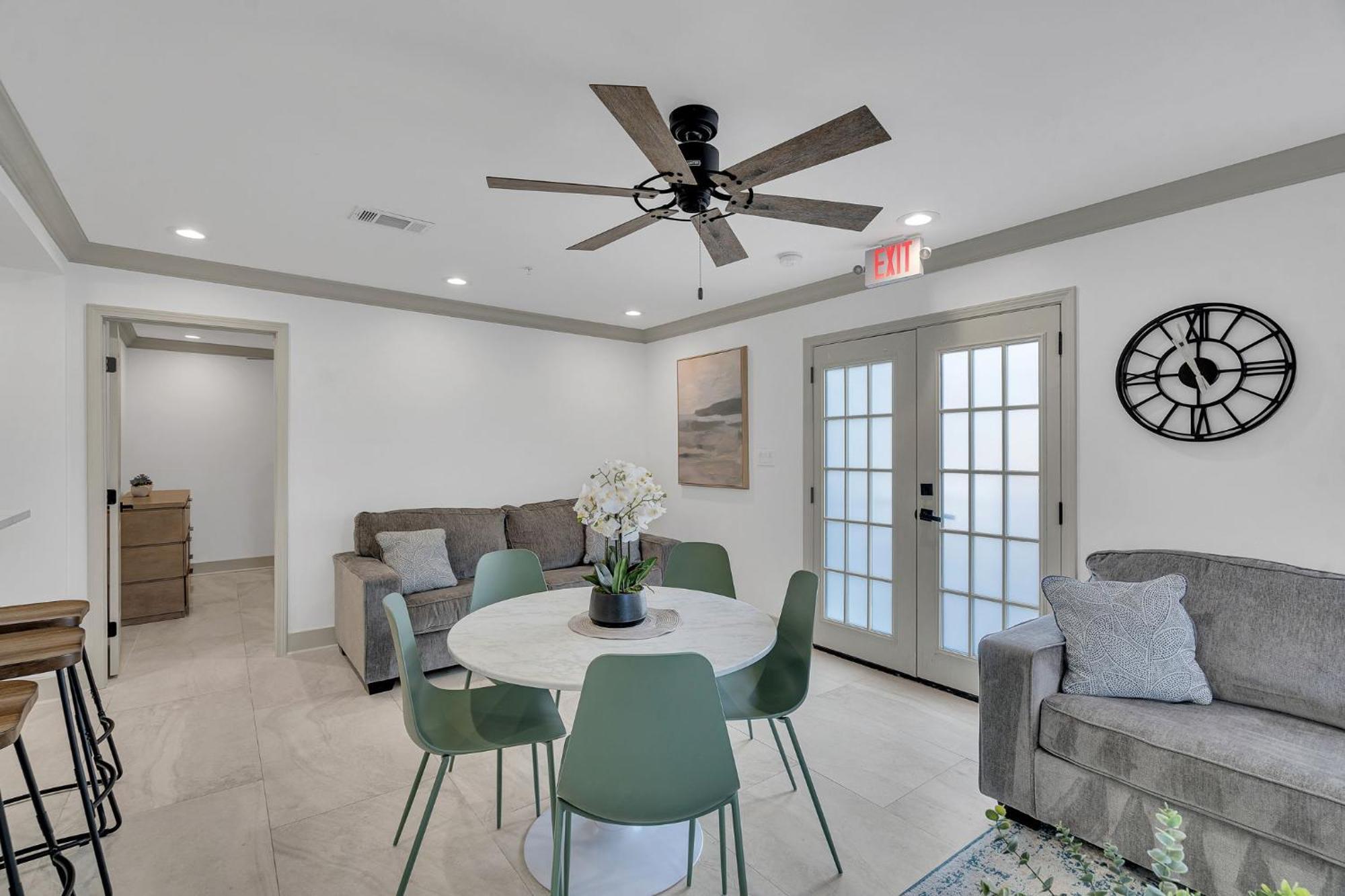Hotel Sleeps 24-spacious Near Fq W Pool New Orleans