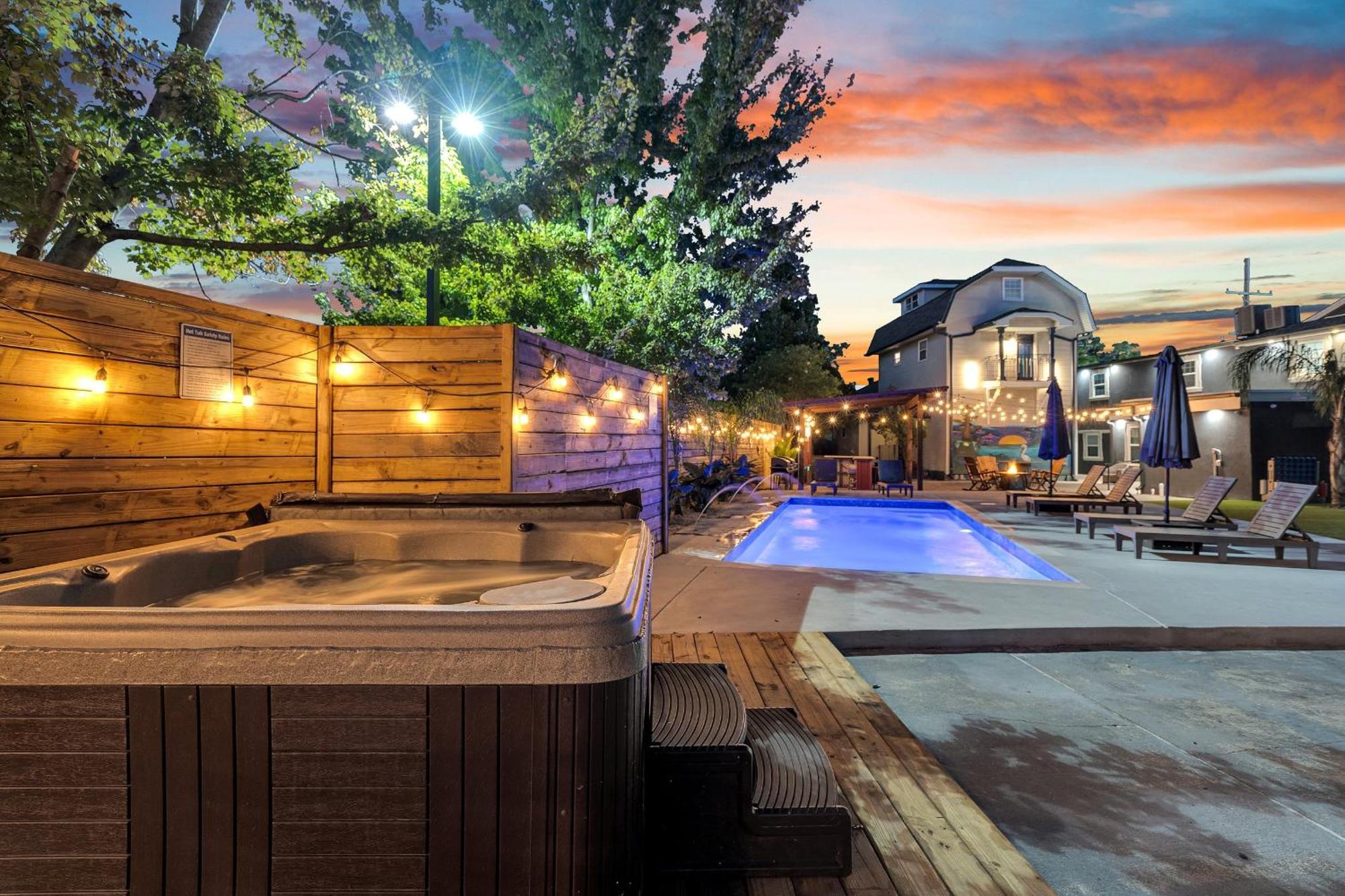 Sleeps 24-spacious Near Fq W Pool Hotel *