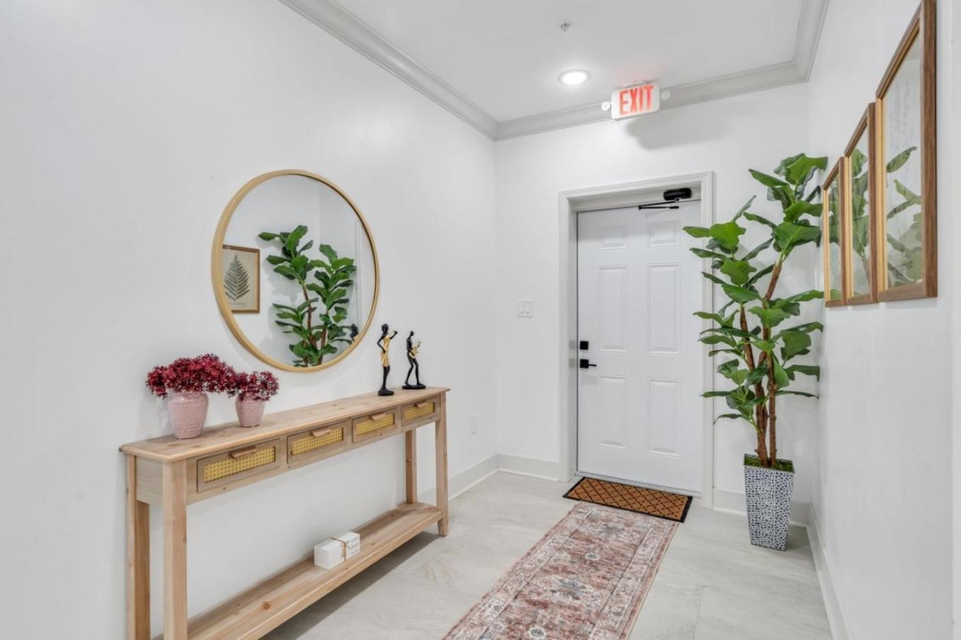 Hotel Sleeps 24-spacious Near Fq W Pool