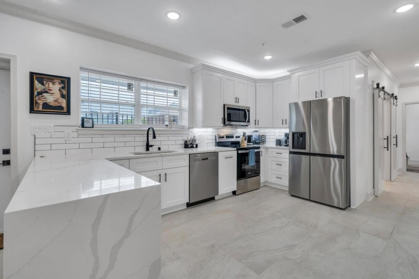 Sleeps 24-spacious Near Fq W Pool New Orleans