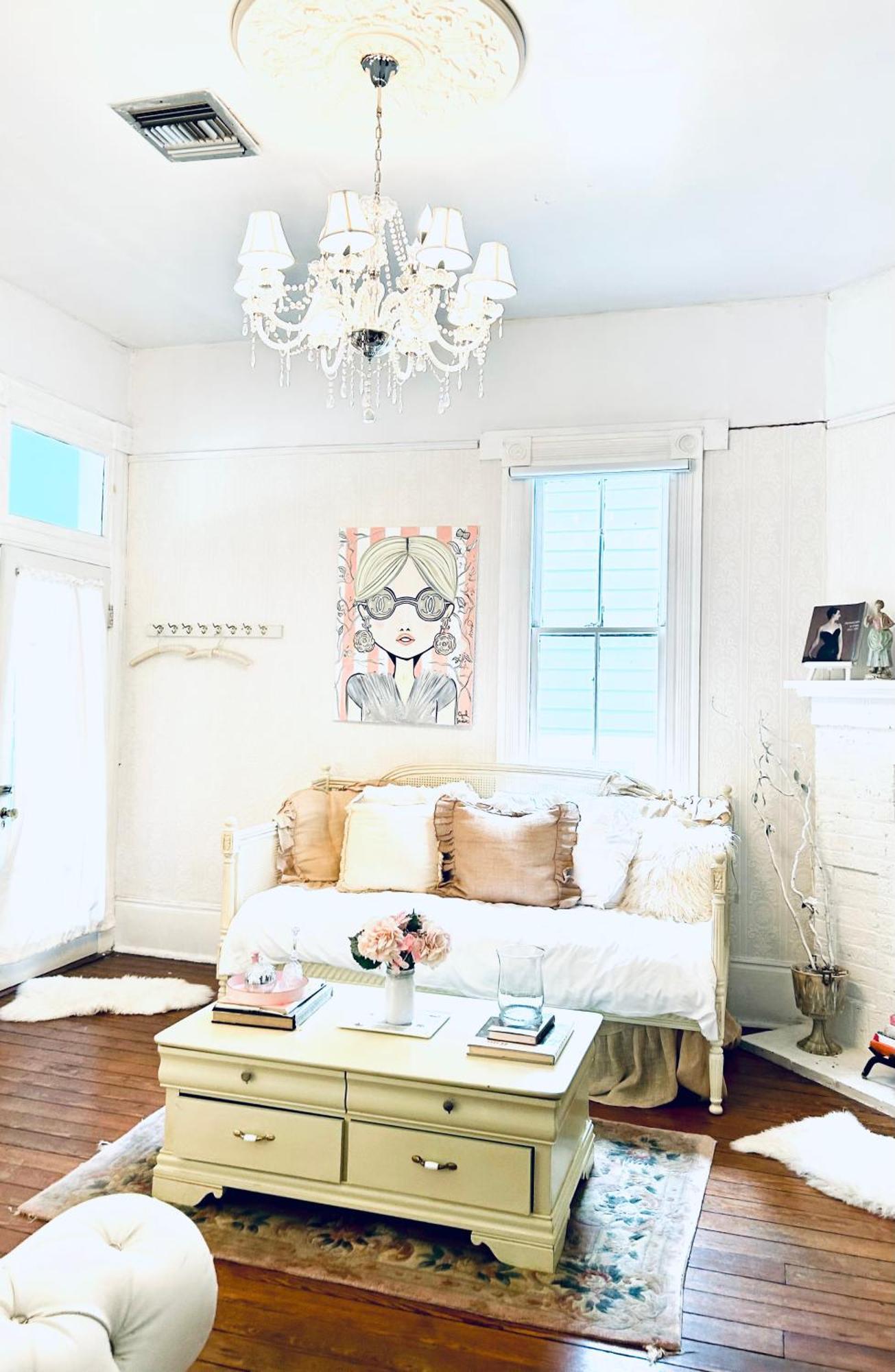 Apartment 3br Parisian Penthouse Sleeps 5 W Balcony On Streetcar!! *