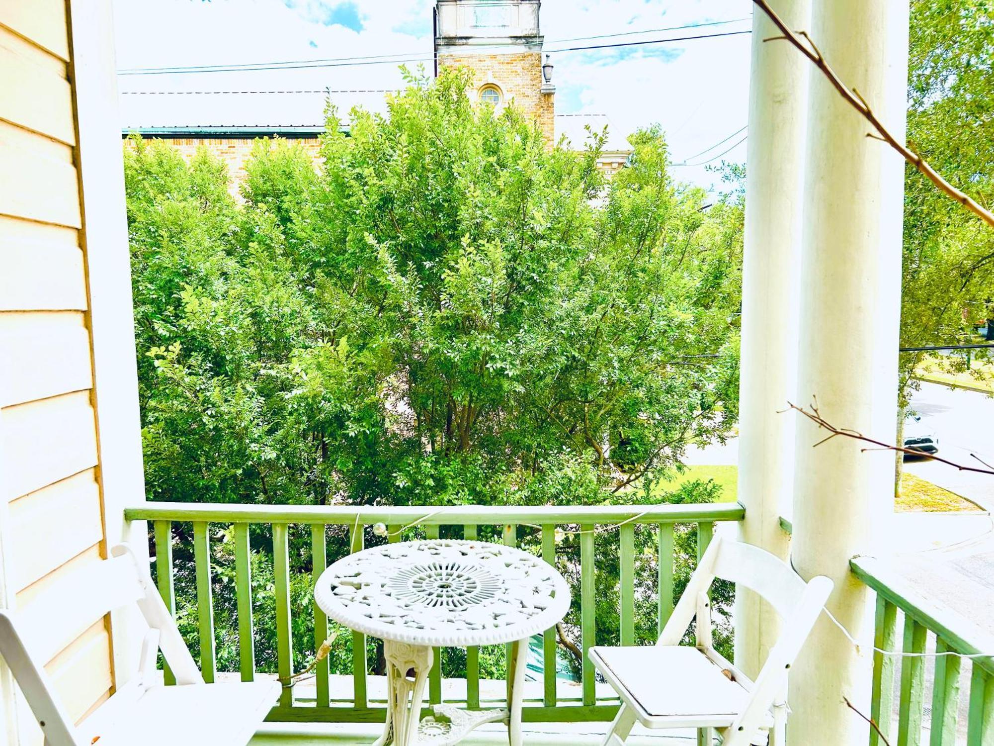 Apartment 3br Parisian Penthouse Sleeps 5 W Balcony On Streetcar!!