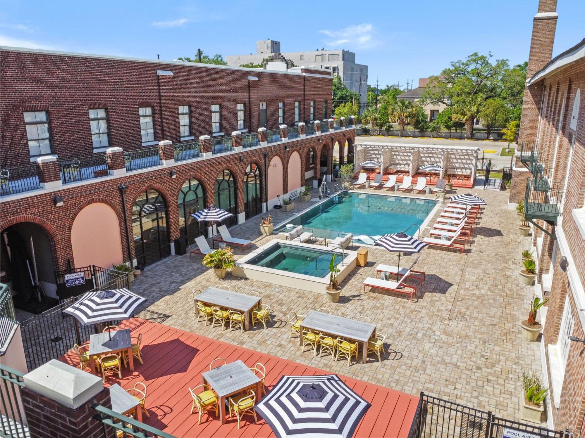 Bywater Aparthotel 3*