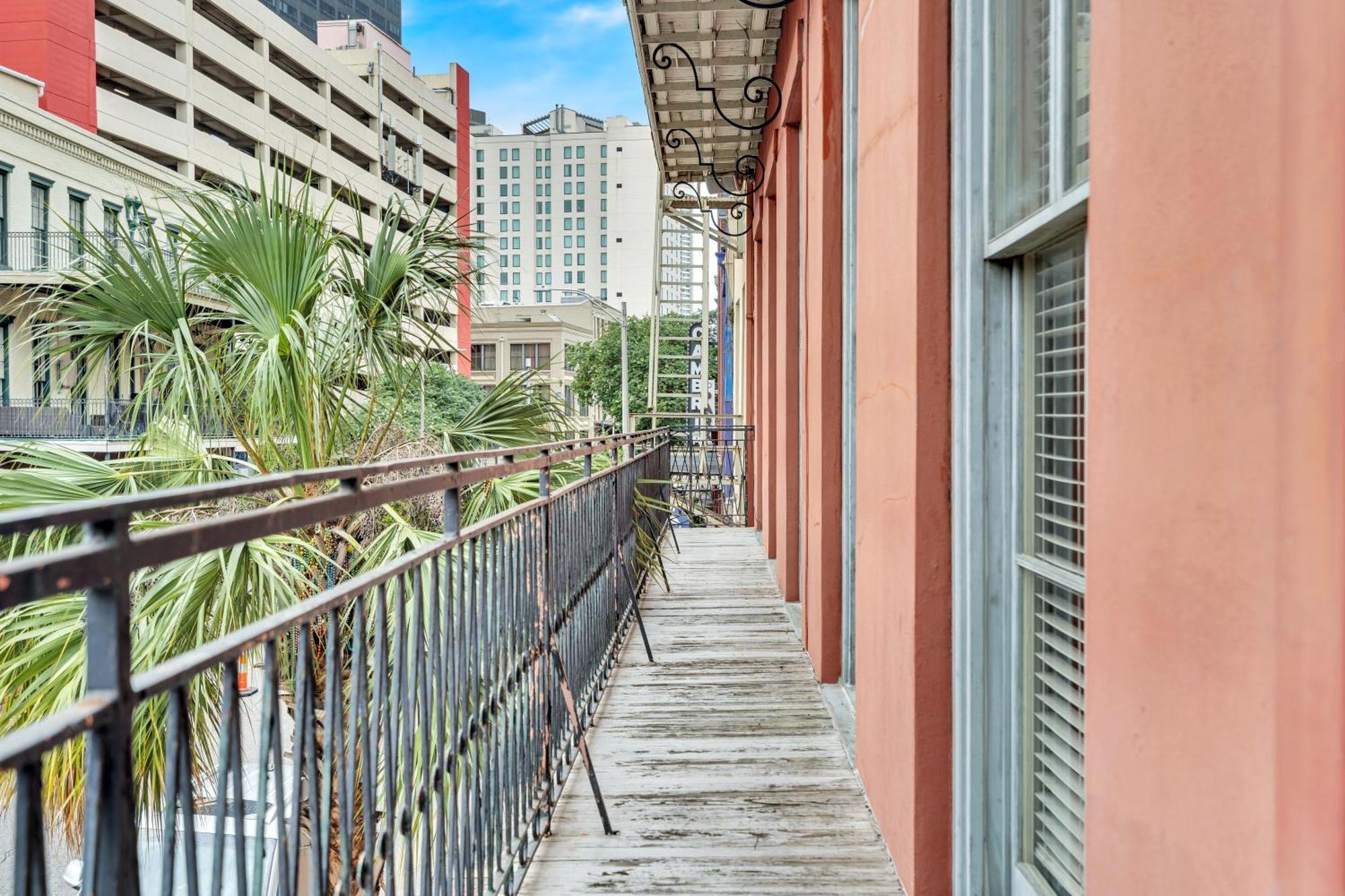Apartment Warehouse District 1br W Parking Near Fq