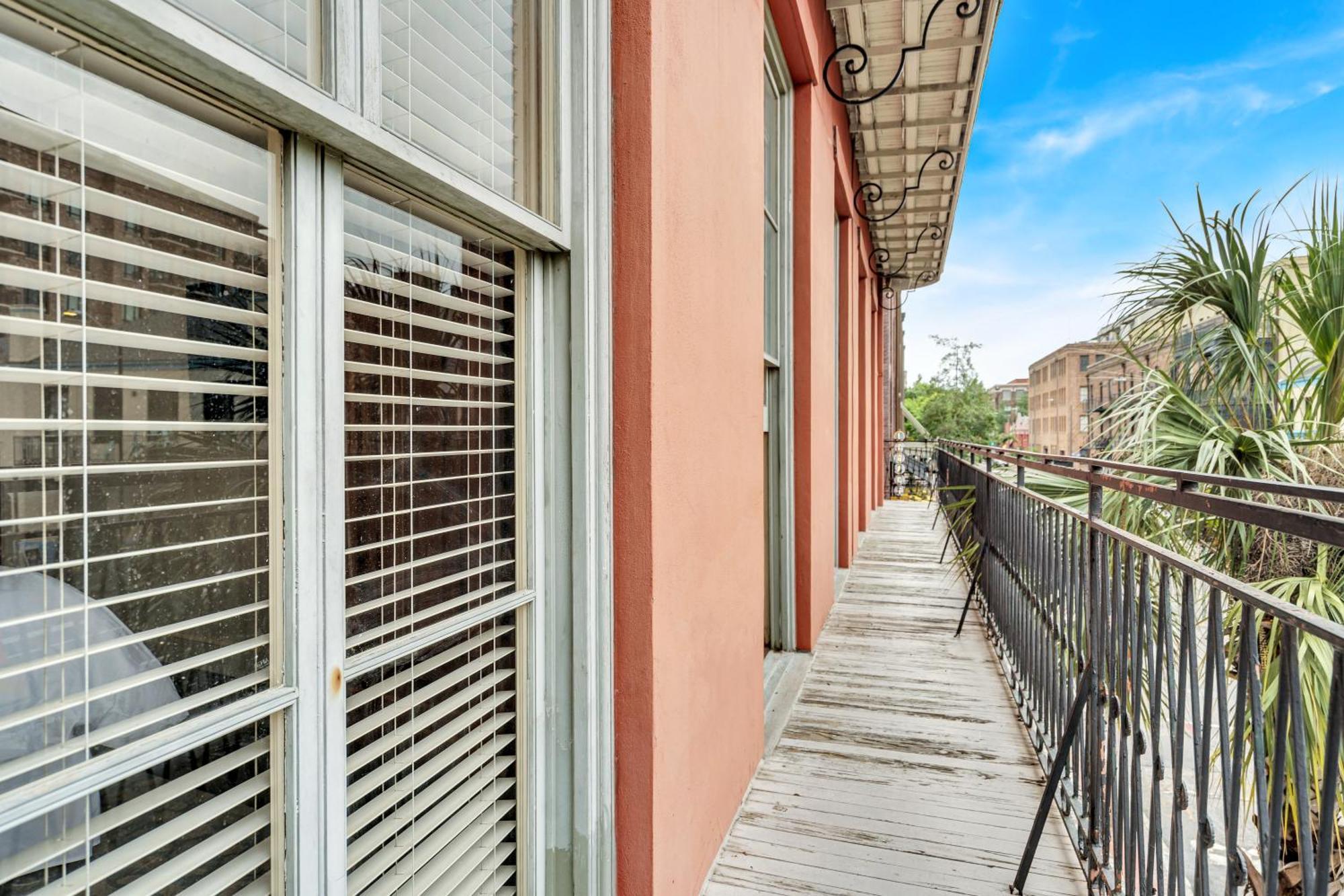 Warehouse District 1br W Parking Near Fq New Orleans
