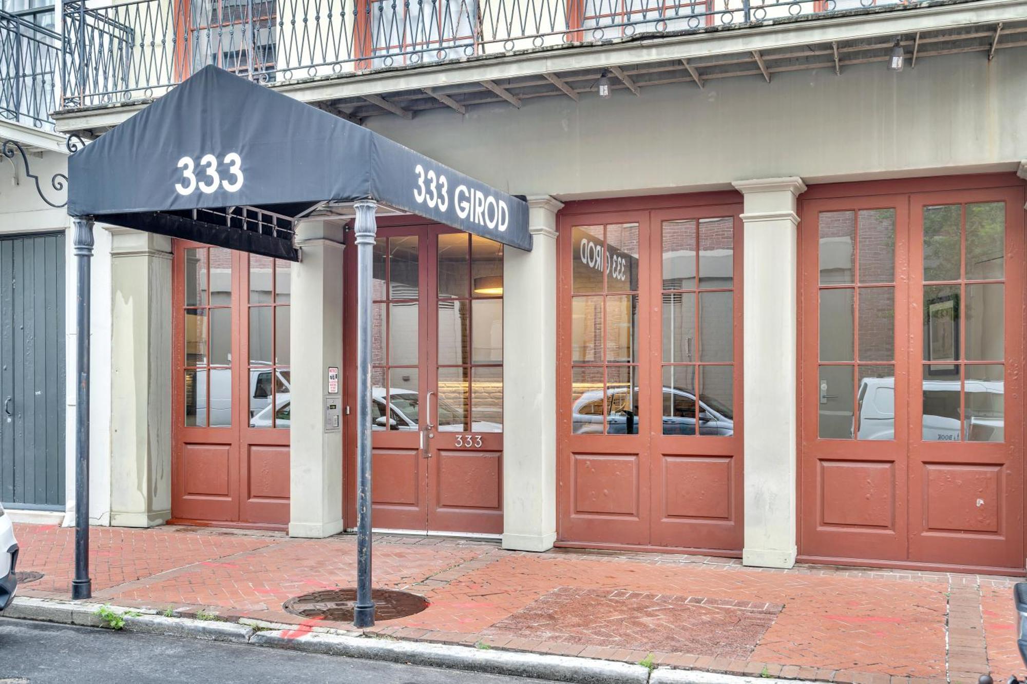 Warehouse District 1br W Parking Near Fq