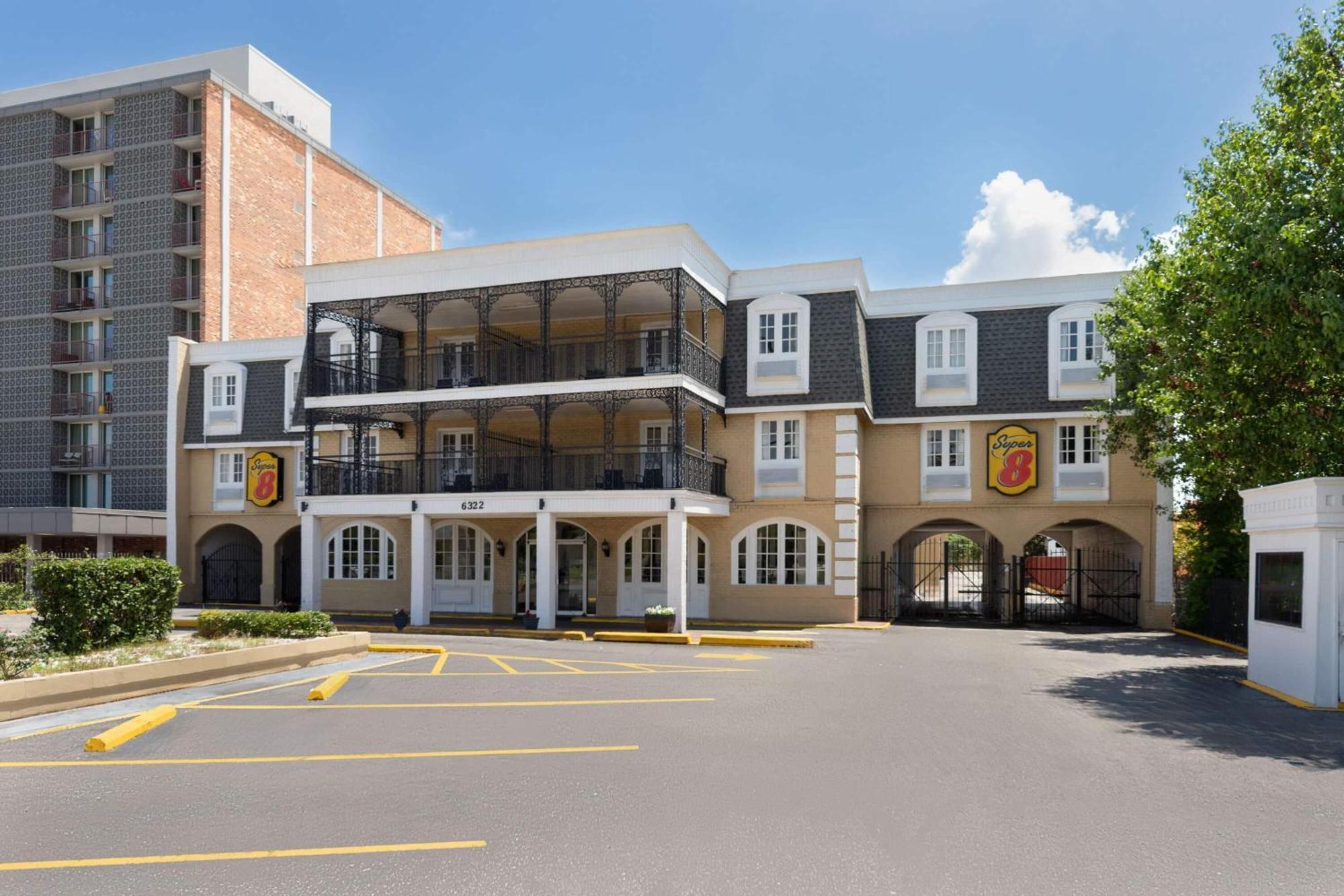 Super 8 By Wyndham New Orleans