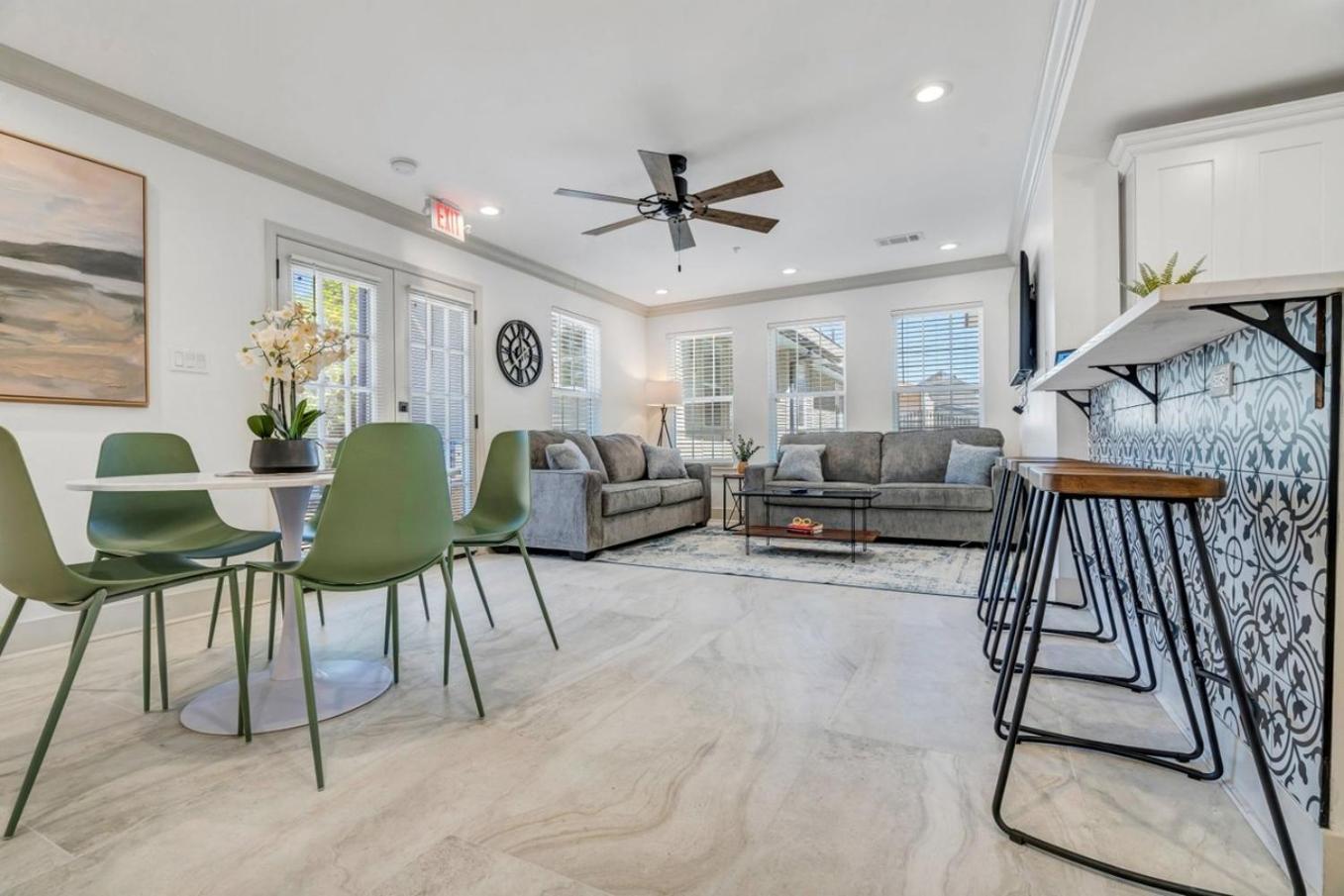 Sleeps 24-spacious Near Fq W Pool * New Orleans