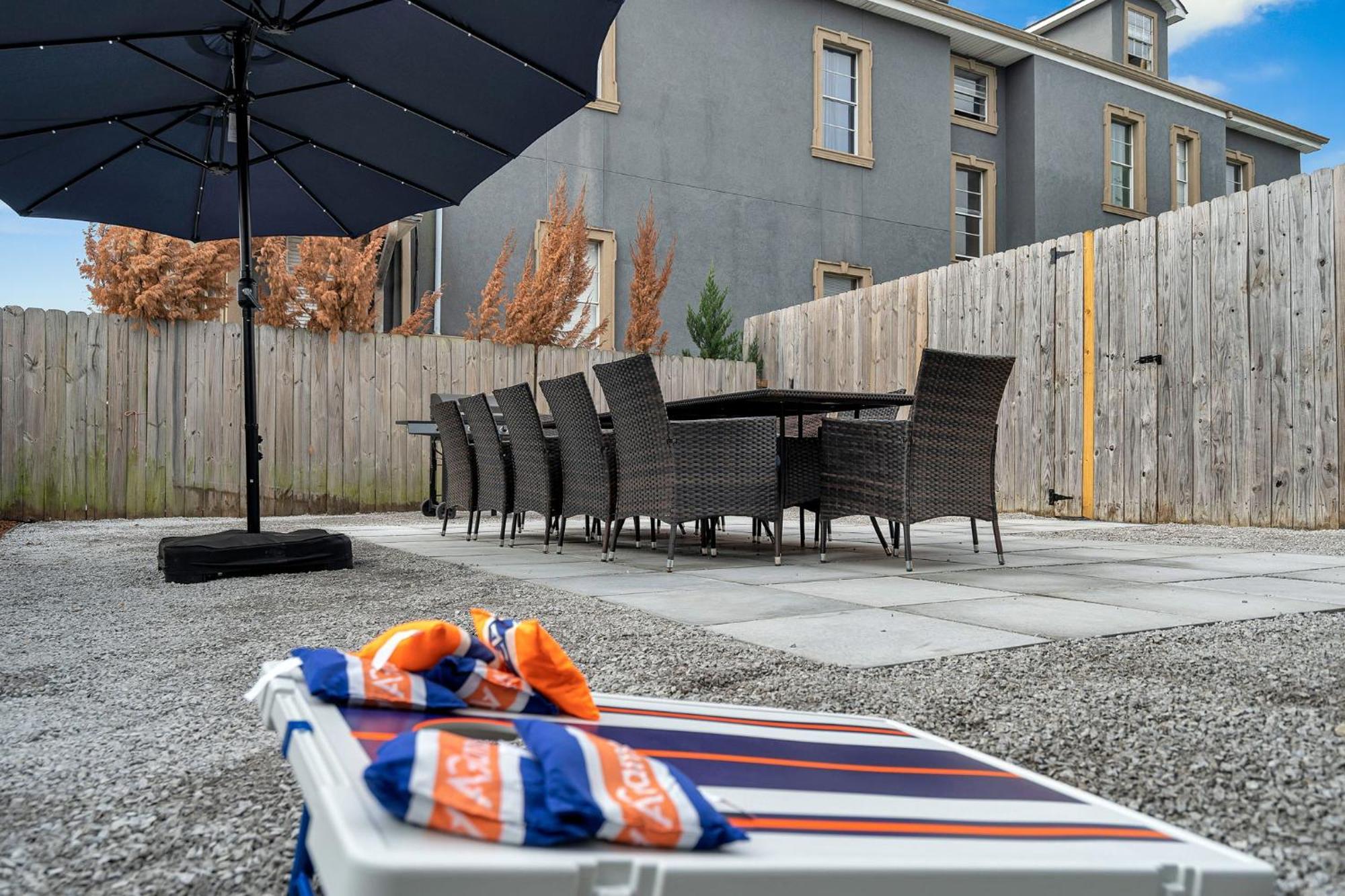 Sleeps 24-spacious Near Fq W Pool New Orleans