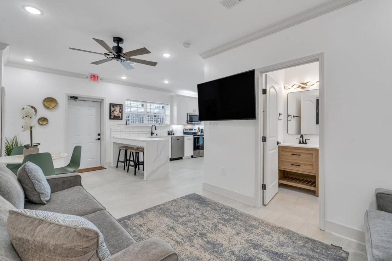 Sleeps 24-spacious Near Fq W Pool Hotel *