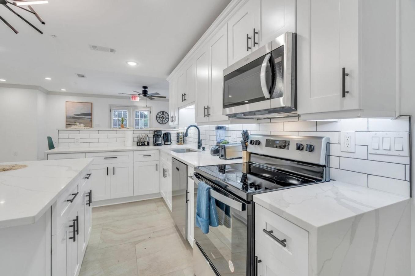 Hotel Sleeps 24-spacious Near Fq W Pool *