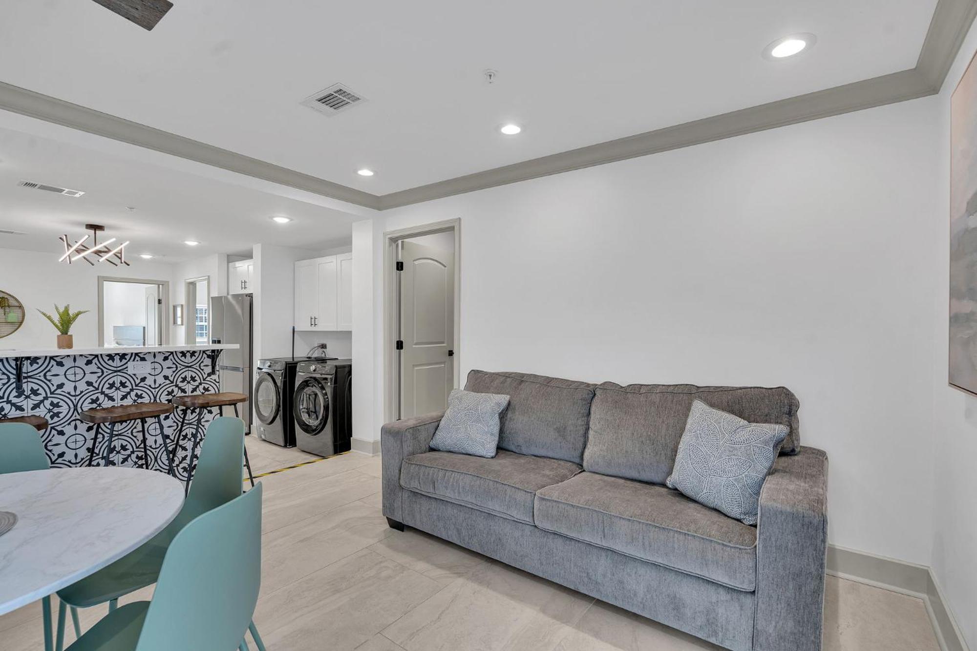 Hotel Sleeps 24-spacious Near Fq W Pool New Orleans