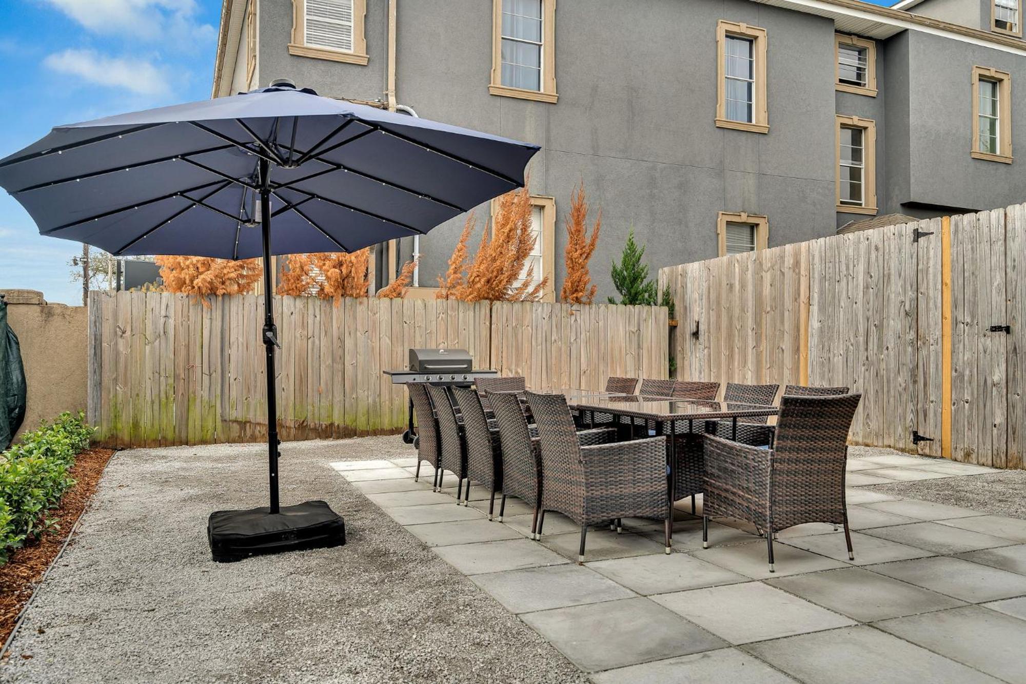 Hotel Sleeps 24-spacious Near Fq W Pool New Orleans