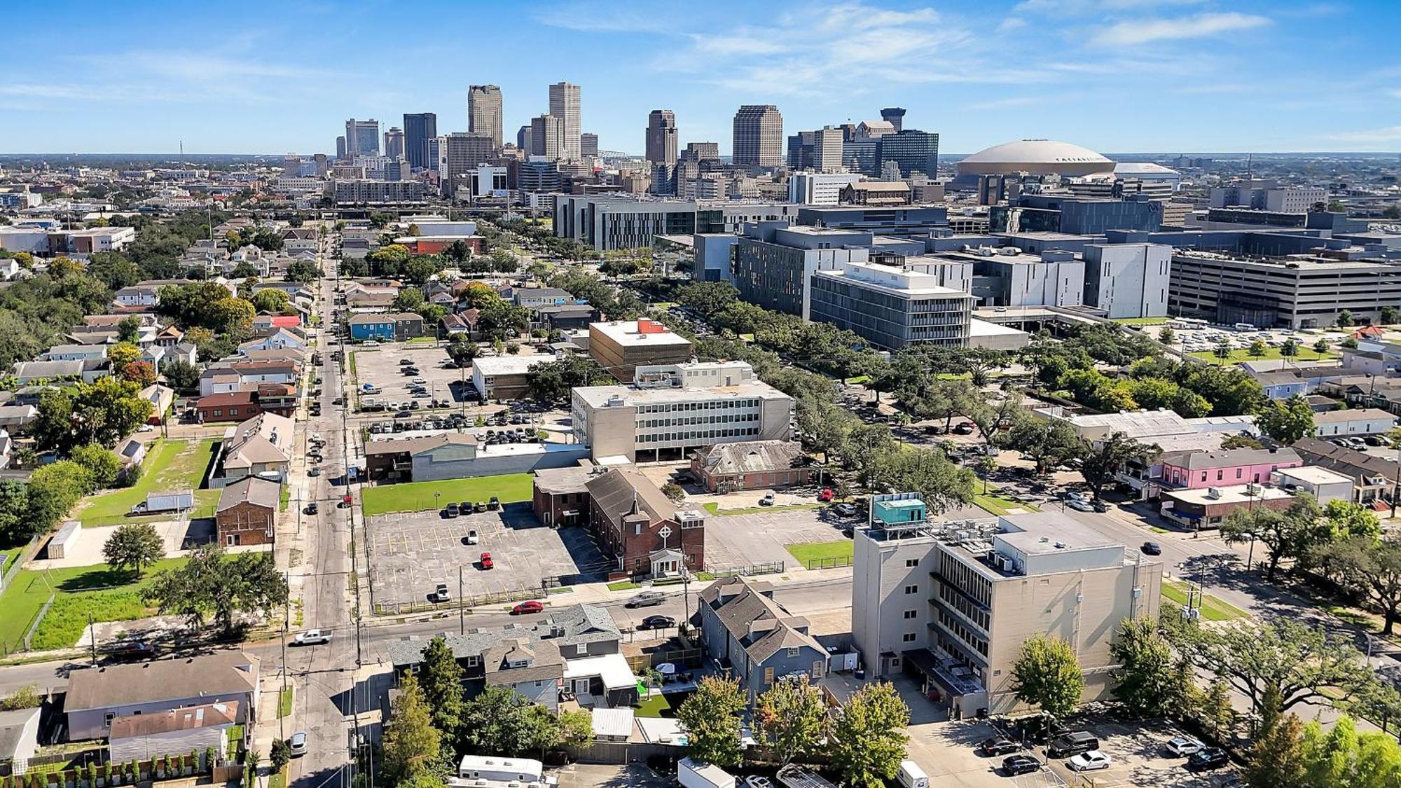 Sleeps 24-spacious Near Fq W Pool *