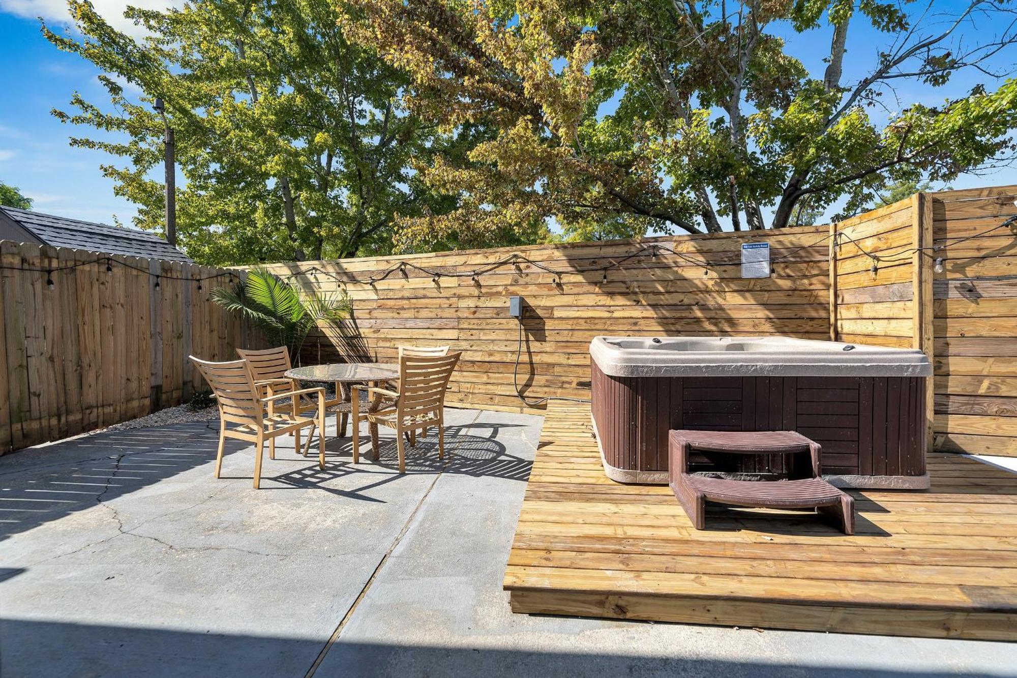 Sleeps 24-spacious Near Fq W Pool * New Orleans