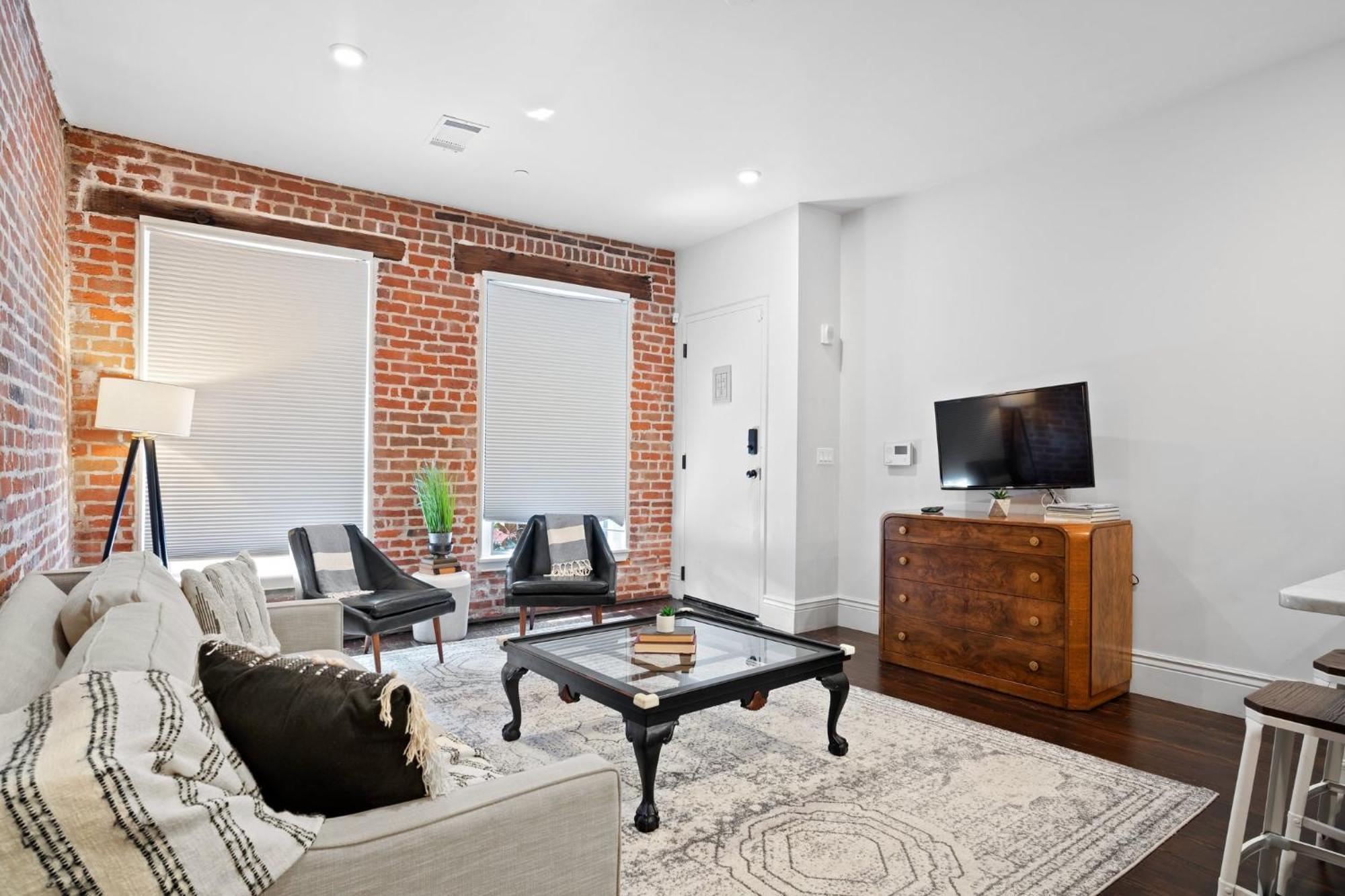 Downtown Nola 4br Sazerac Hotel *