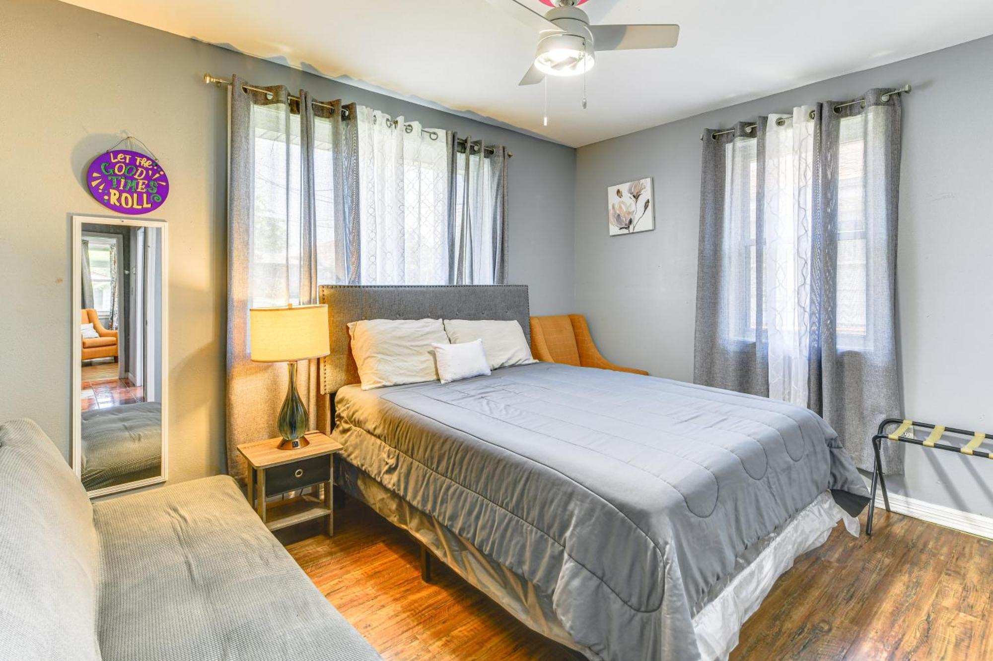 Nola With Porch And Grill 4 Mi To French Quarter Holiday home