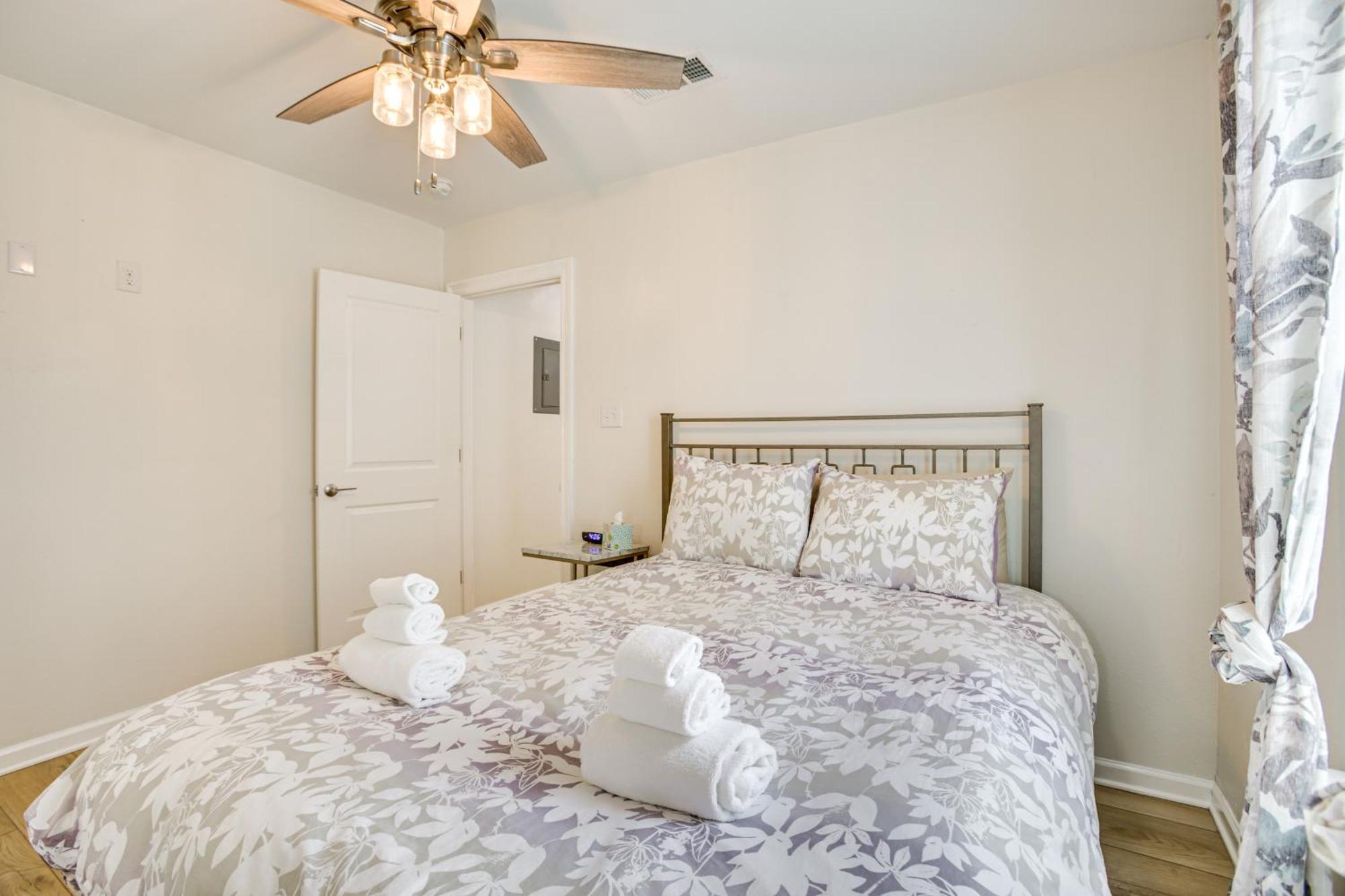 Walk To St Charles Ave Renovated With Patio! New Orleans