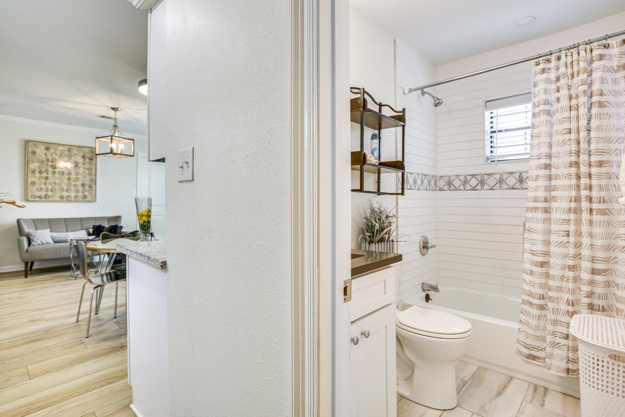Holiday home Walk To St Charles Ave Renovated With Patio! *
