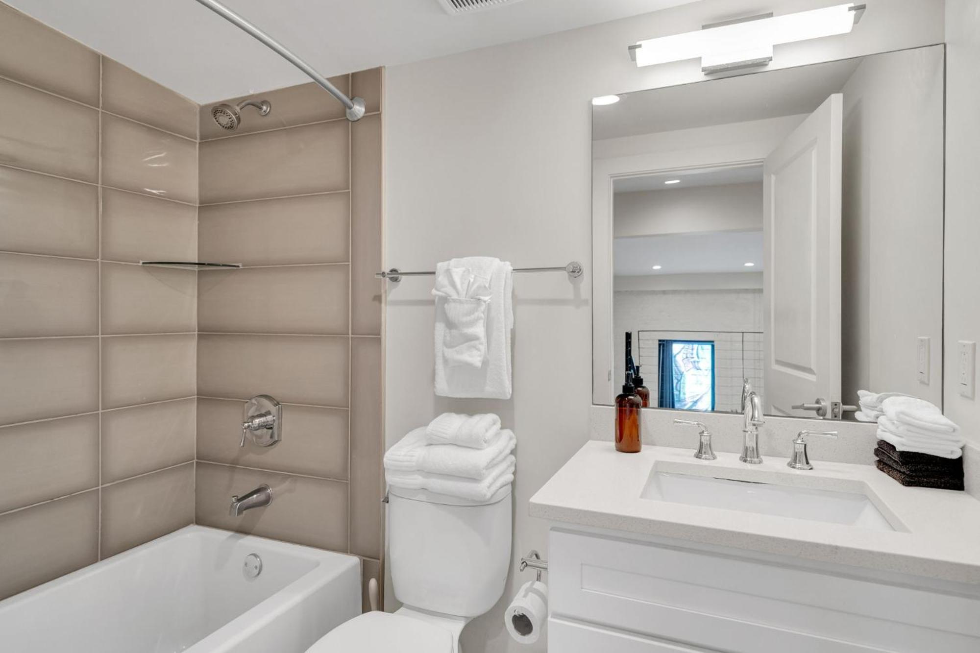 Hotel French Quarterfrenchment Street With Parking 3*