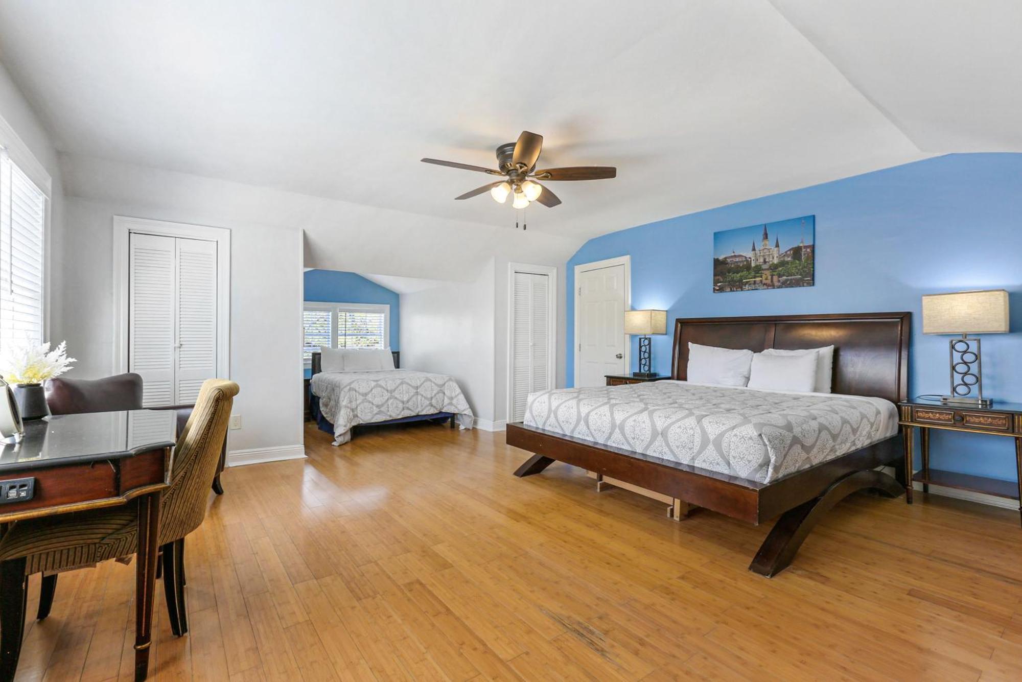 Comfortable Rooms Near All Nola Hot Spots *
