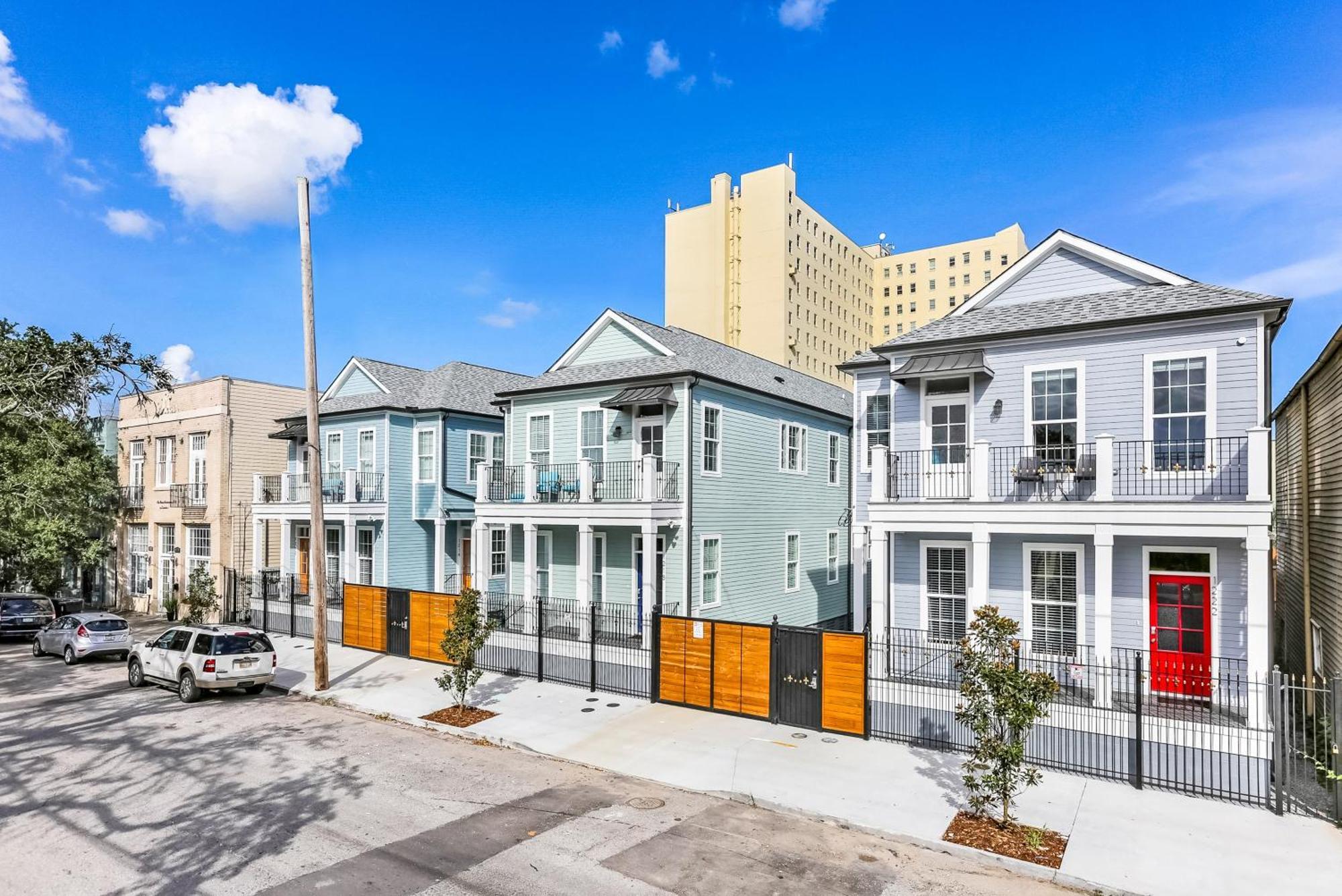 Hosteeva Stunning 4 Bedroom W Pool Steps To St Charles Ave Apartment *