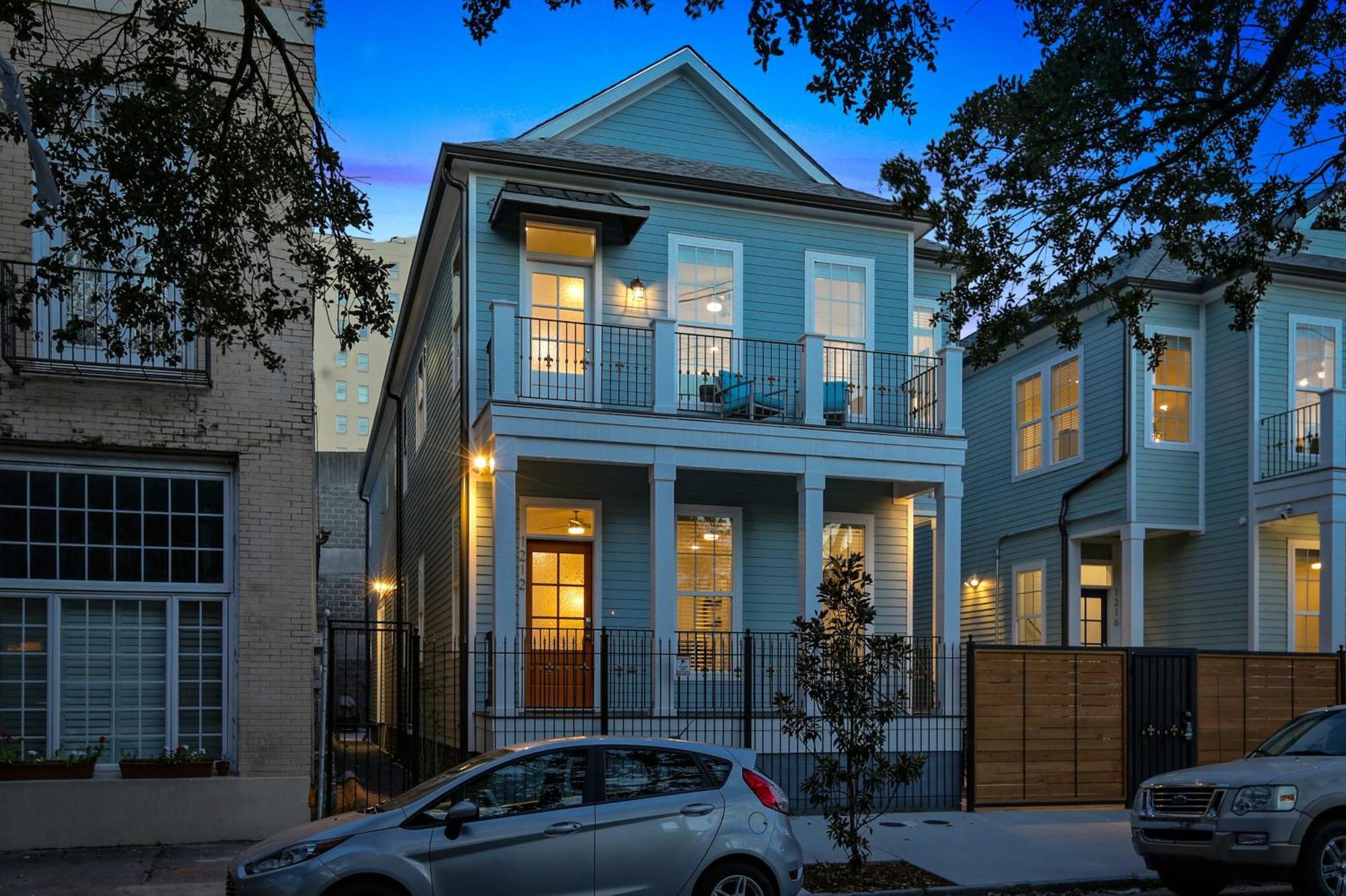 Hosteeva Stunning 4 Bedroom W Pool Steps To St Charles Ave Apartment New Orleans