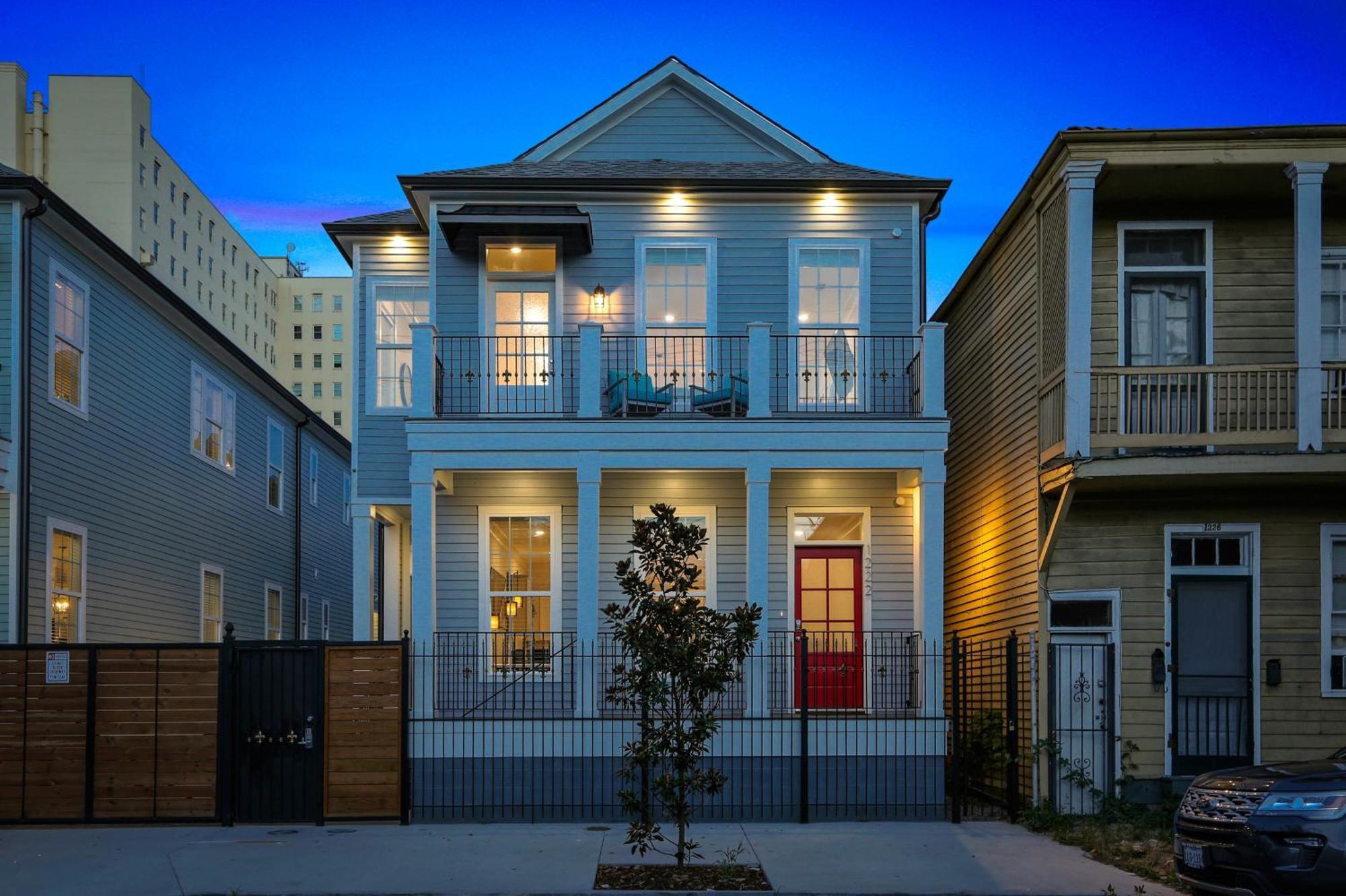 Hosteeva Stunning 4 Bedroom W Pool Steps To St Charles Ave *