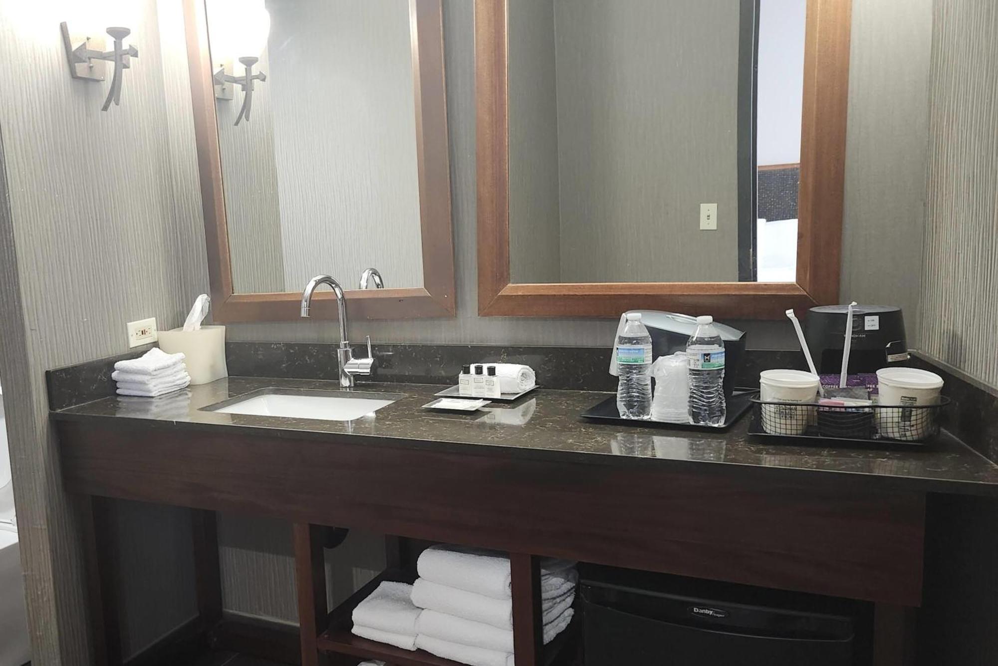 Wyndham Garden Baronne Plaza 3*