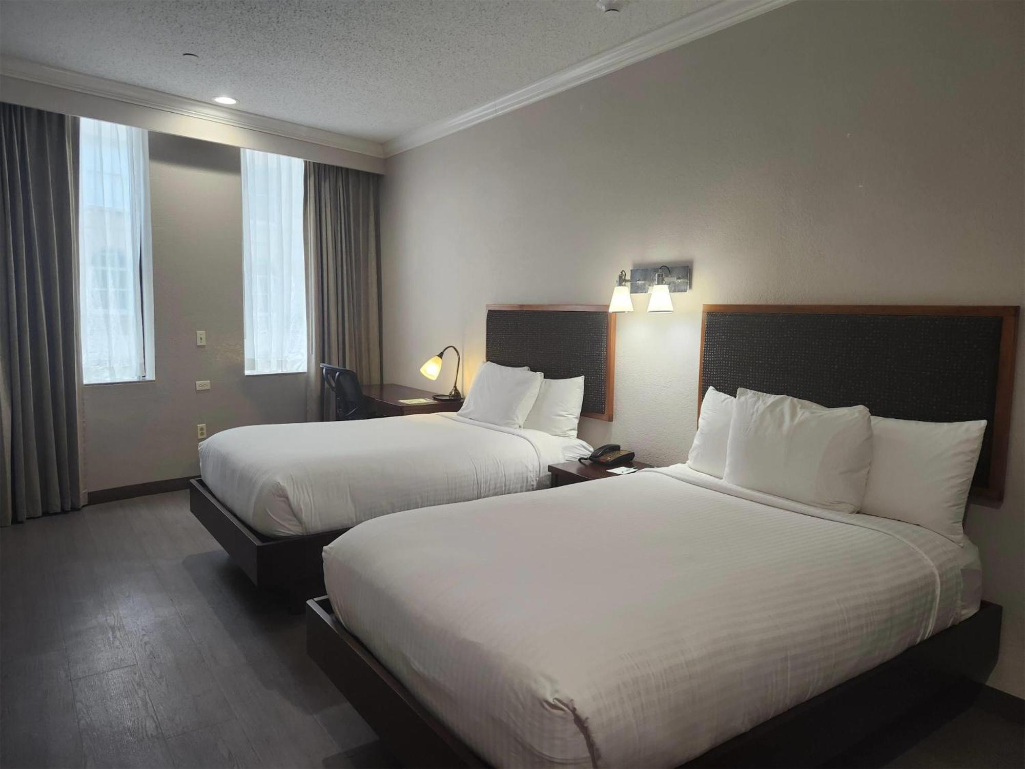 Hotel Wyndham Garden Baronne Plaza