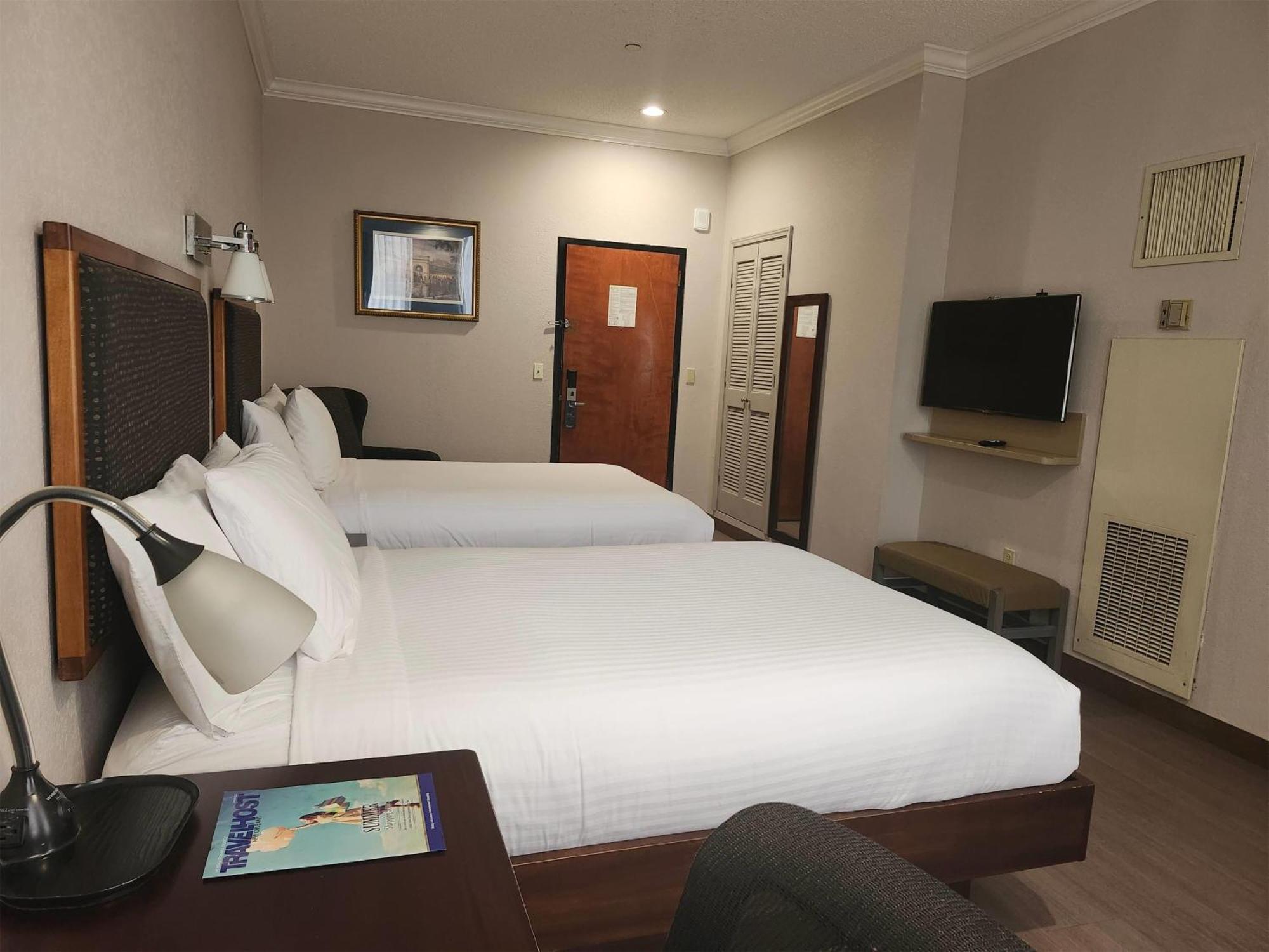 Wyndham Garden Baronne Plaza Hotel 3*