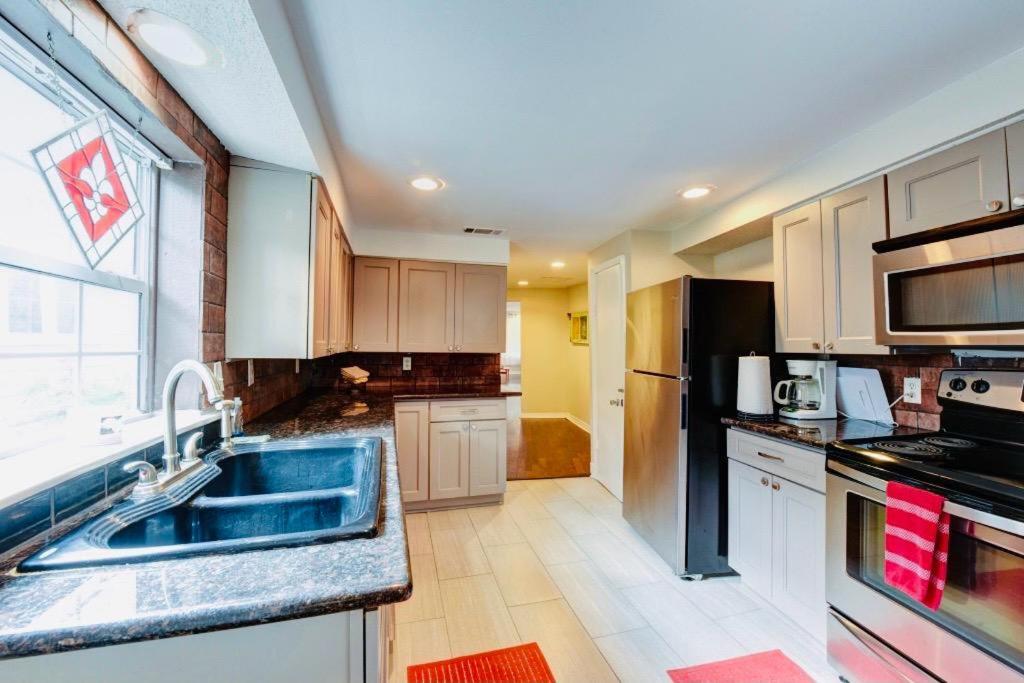 Apartment Huge 1 Bedroom Steps Into The French Quarter *