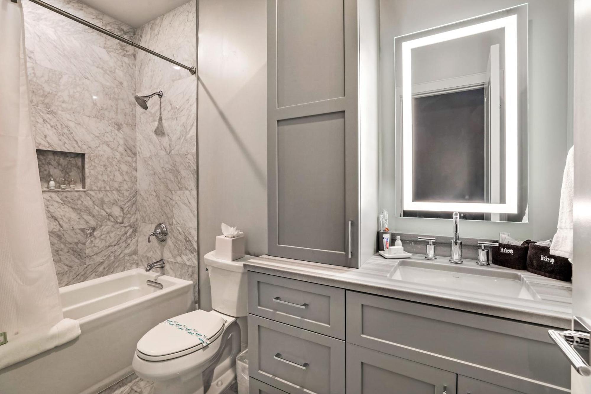 Luxury - The Rex Apartment