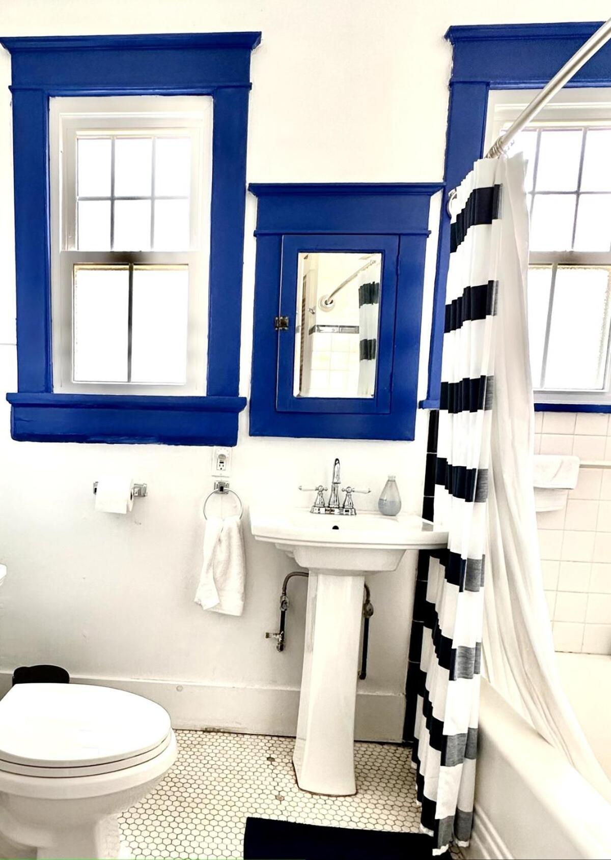 Apartment Mid 2 Br- Beautiful, Renovated Arts & Crafts Flat