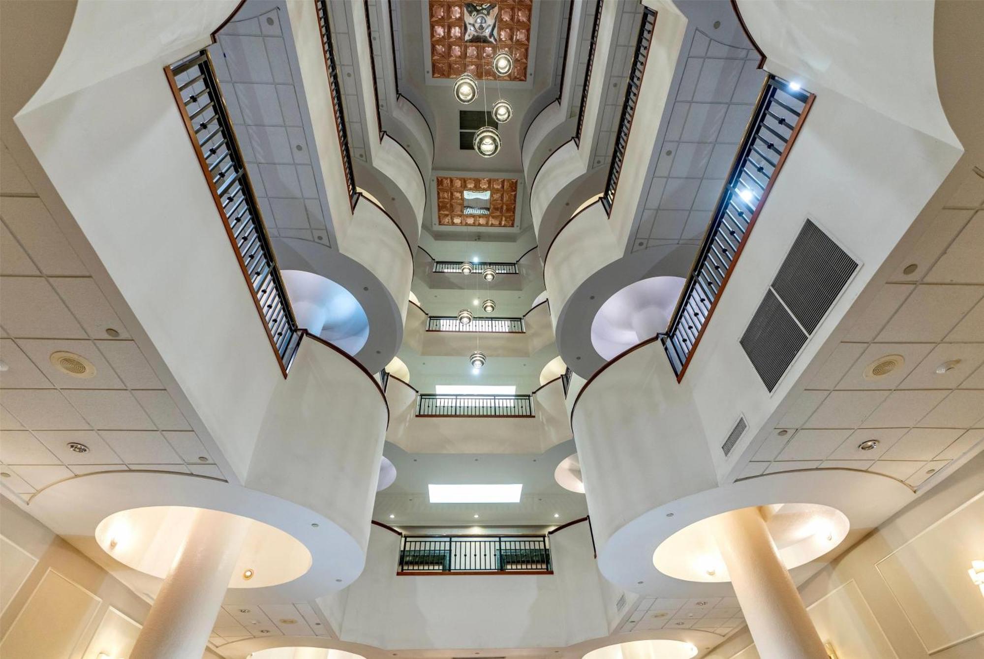 Wyndham Garden Baronne Plaza Hotel New Orleans