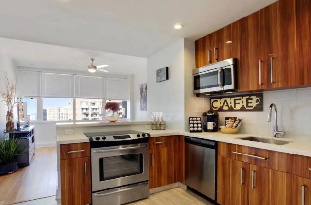 Beautiful Walk To French Quarter, Pool, Gym, View New Orleans