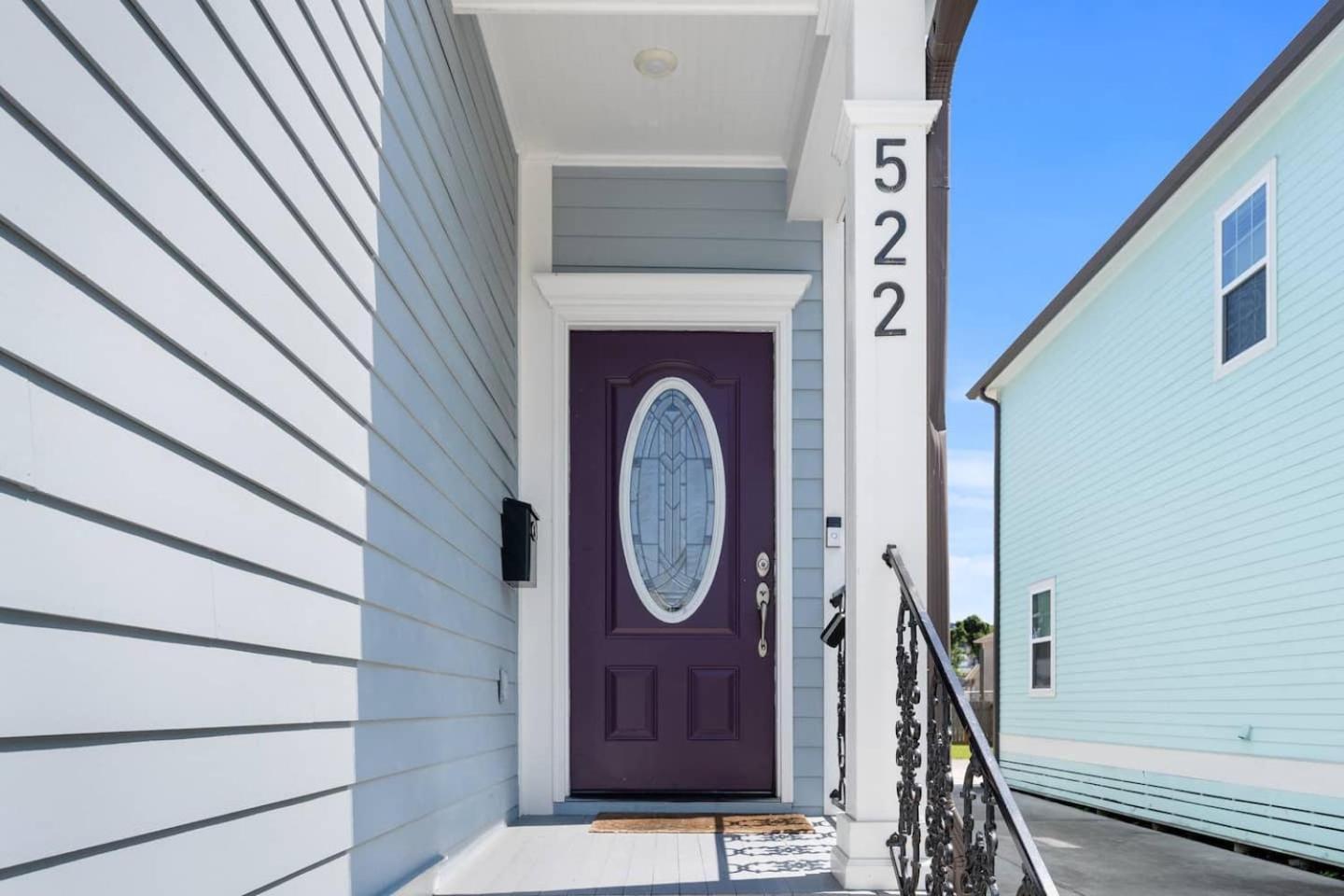 Spacious Mid-city W Pool & Balcony Holiday home New Orleans